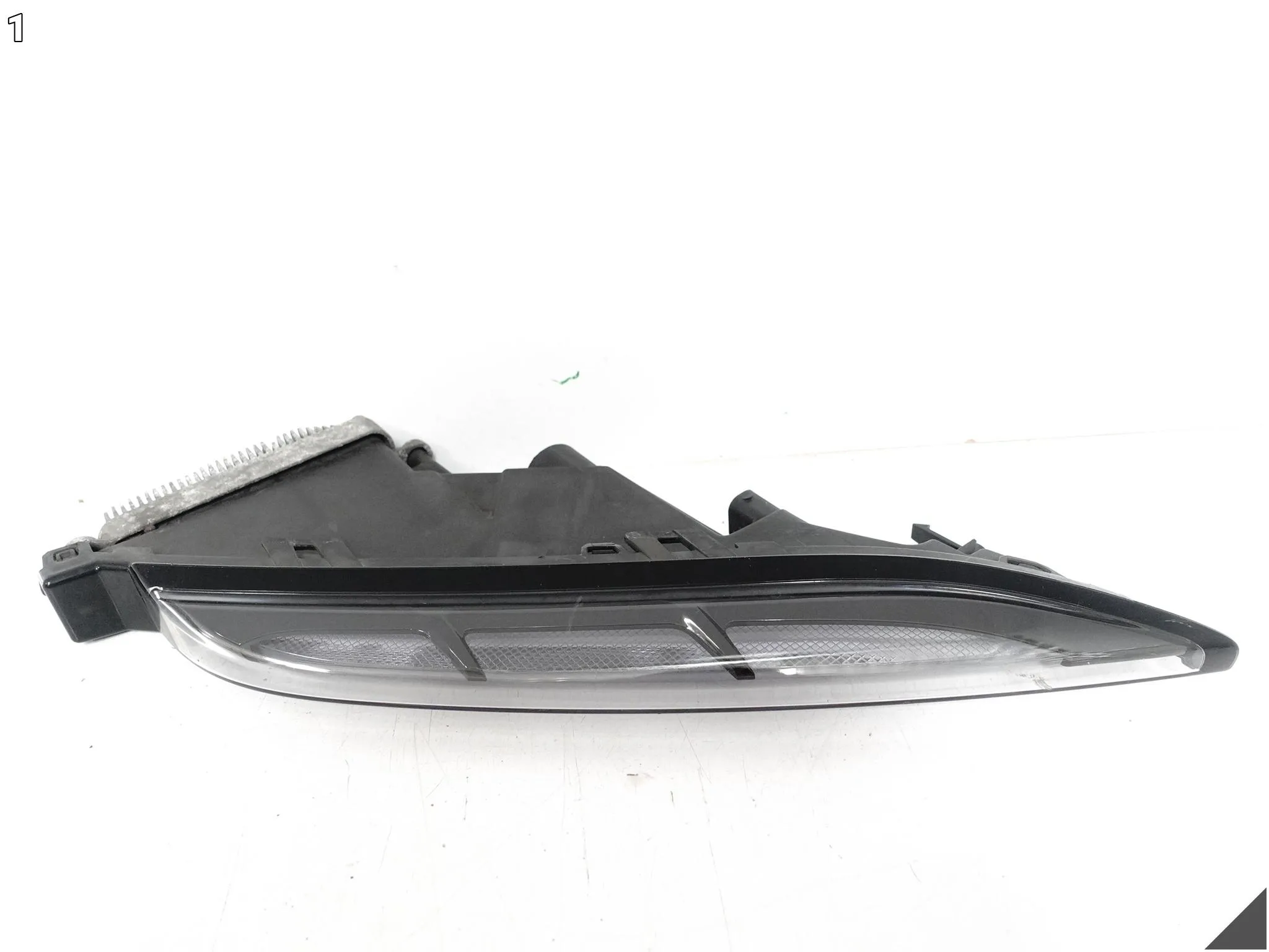 PORSCHE MACAN I 95B LIFT 19- LAMPA LED DRL KIERUNKOWSKAZ W ZDERZAK PRZÓD R 0487e08f76713104e31d22fb08e1dcce
