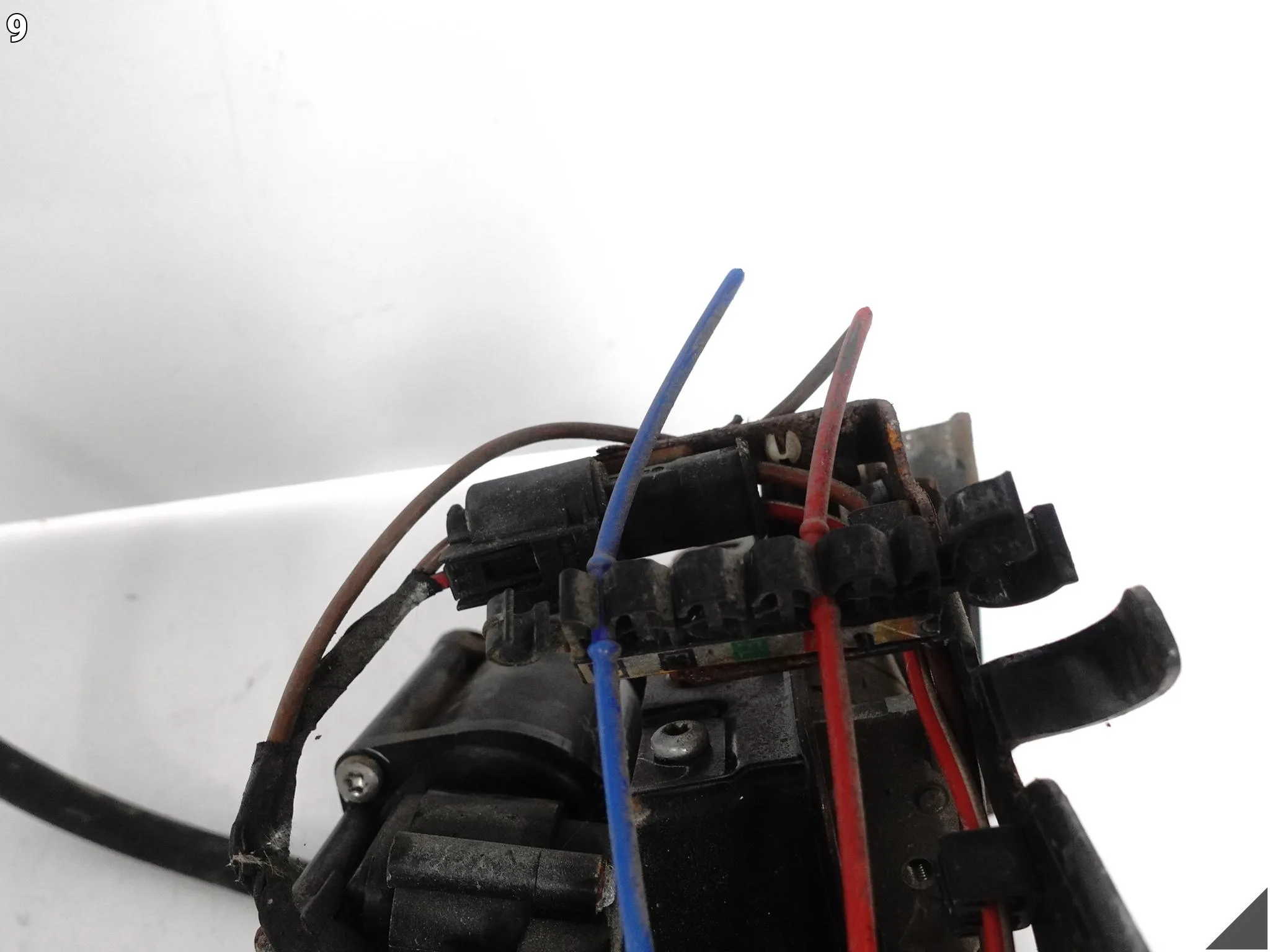 BMW 5 G31 17- KOMPRESOR ZAWIESZENIA PNEUMATYCZNEGO WABCO 2790892 297582751dd428050c8038ade0a440db