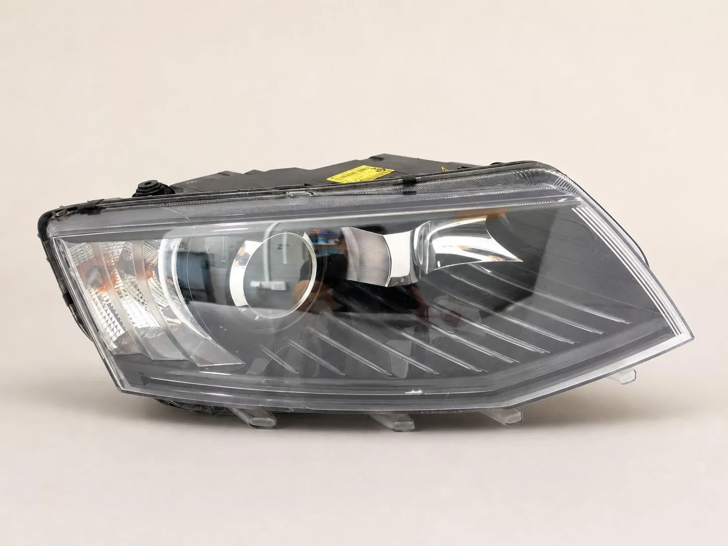 SKODA OCTAVIA III 5E1 12-16 LAMPA HEADLIGHT XENON + LED PRAWA PRZÓD EUROPA 815ba01e37f2ebc64efd871ce80994b4