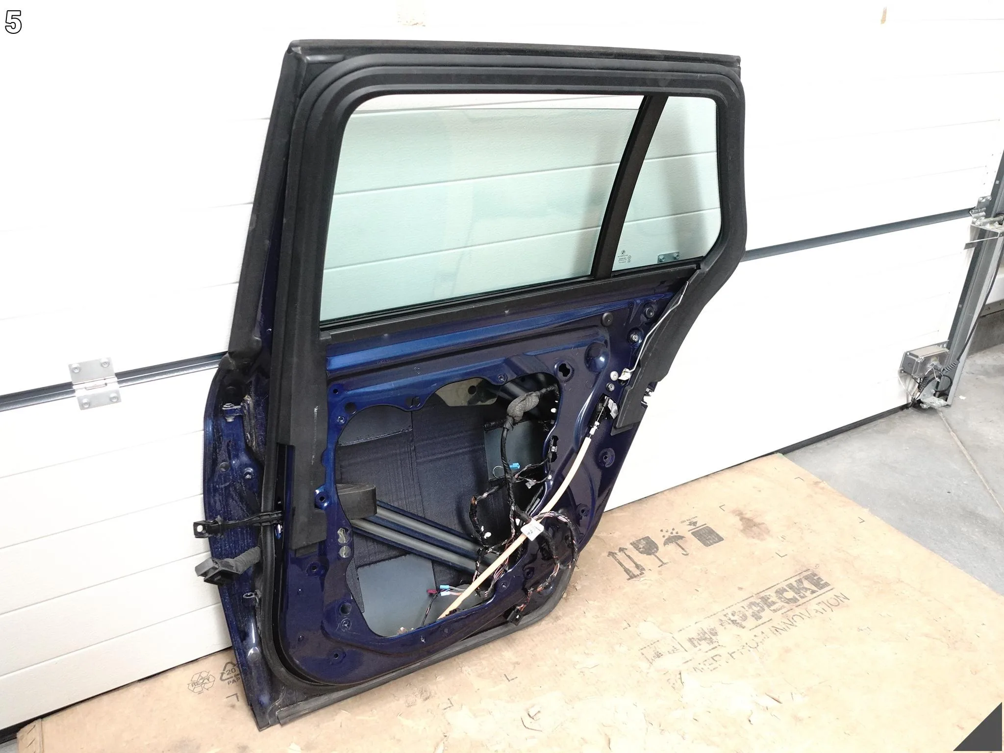 BMW 5 G31 TOURING LIFT 17-23 DRZWI TYŁ PRAWE + SZYBA MEDITERRAN BLAU C10 e623d924794071178c9edf8575a9b3fe