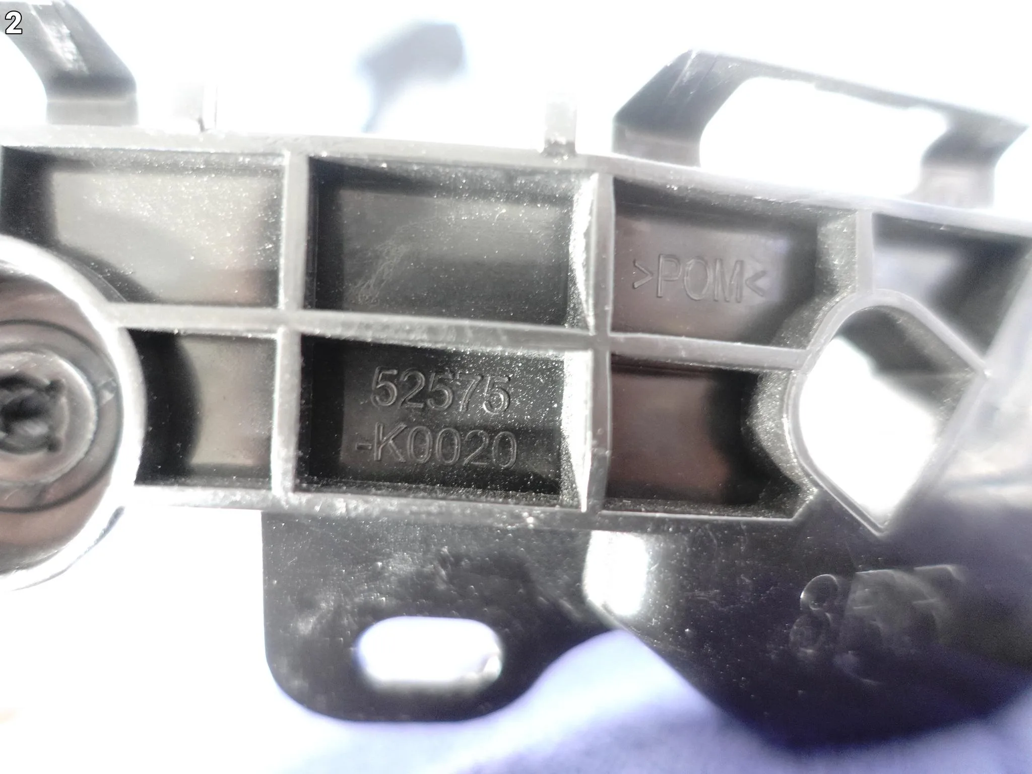 TOYOTA YARIS IV 4 XP210 19- ŚLIZG MOCOWANIE W ZDERZAK PRAWY TYŁ ORG 5e92847826a6107280a3ca755588143c