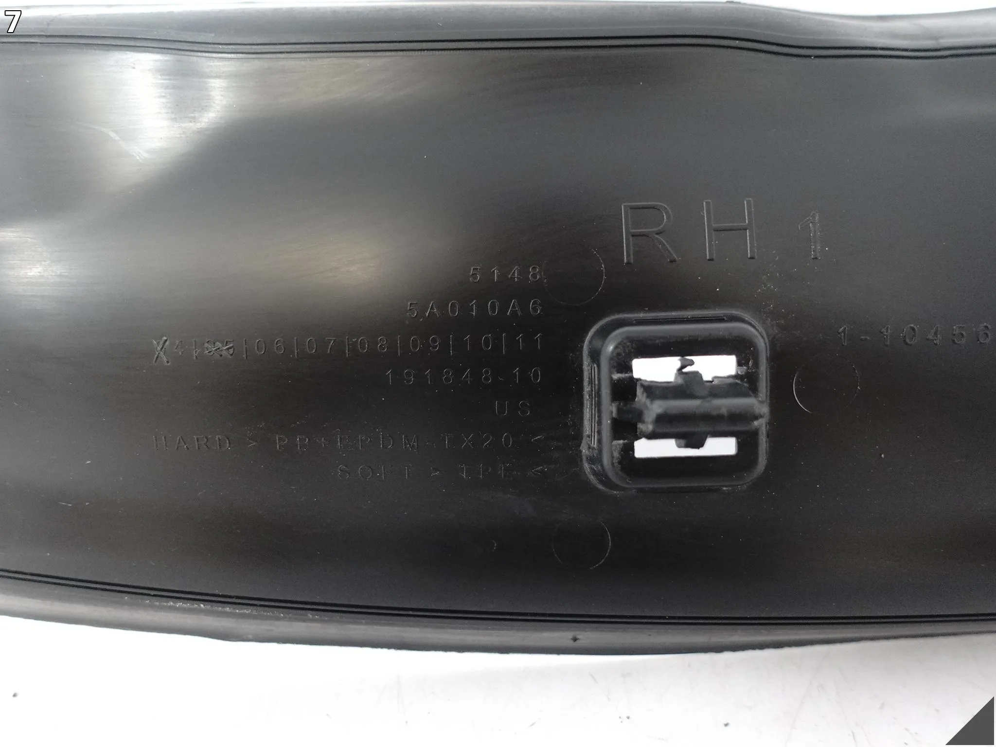 BMW XM G09 22- LISTWA USZCZELKA WYGŁUSZENIE BŁOTNIK PRZÓD PRAWA af1a85c2c27a8fa1c5f4e20e7cc3e3f4