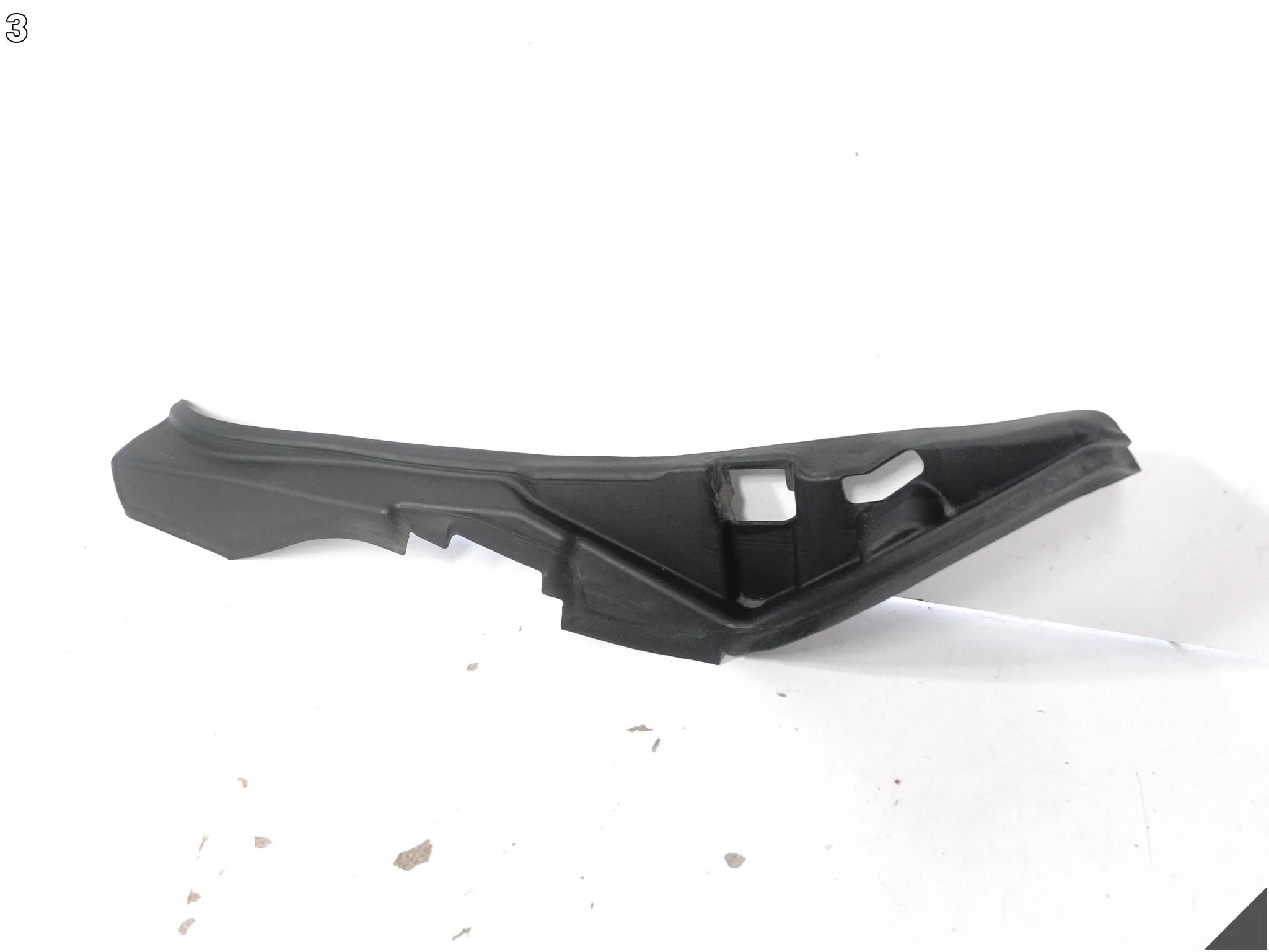 BMW XM G09 22- LISTWA USZCZELKA OSŁONA KLAPA POKRYWA BAGAŻNIKA TYŁ LEWA 6462dc1842fe440af411bbd3dd3a604f