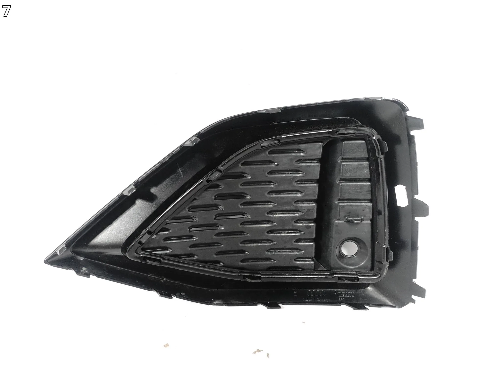 AUDI Q2 81A LIFT 20-26 KRATKA ATRAPA LISTWA RAMKA W ZDERZAK PRZÓD PRAWA ORG b73d90c1d4cb4691a74548648c57afc5