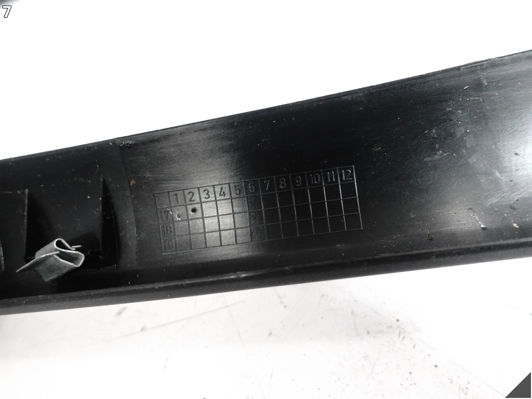 BMW X1 F48 15-22 OSŁONA LISTWA RAMY SZYBY DRZWI LEWA PRZÓD 7350497 6708e511afd1bbe44d8fd5284b263a97
