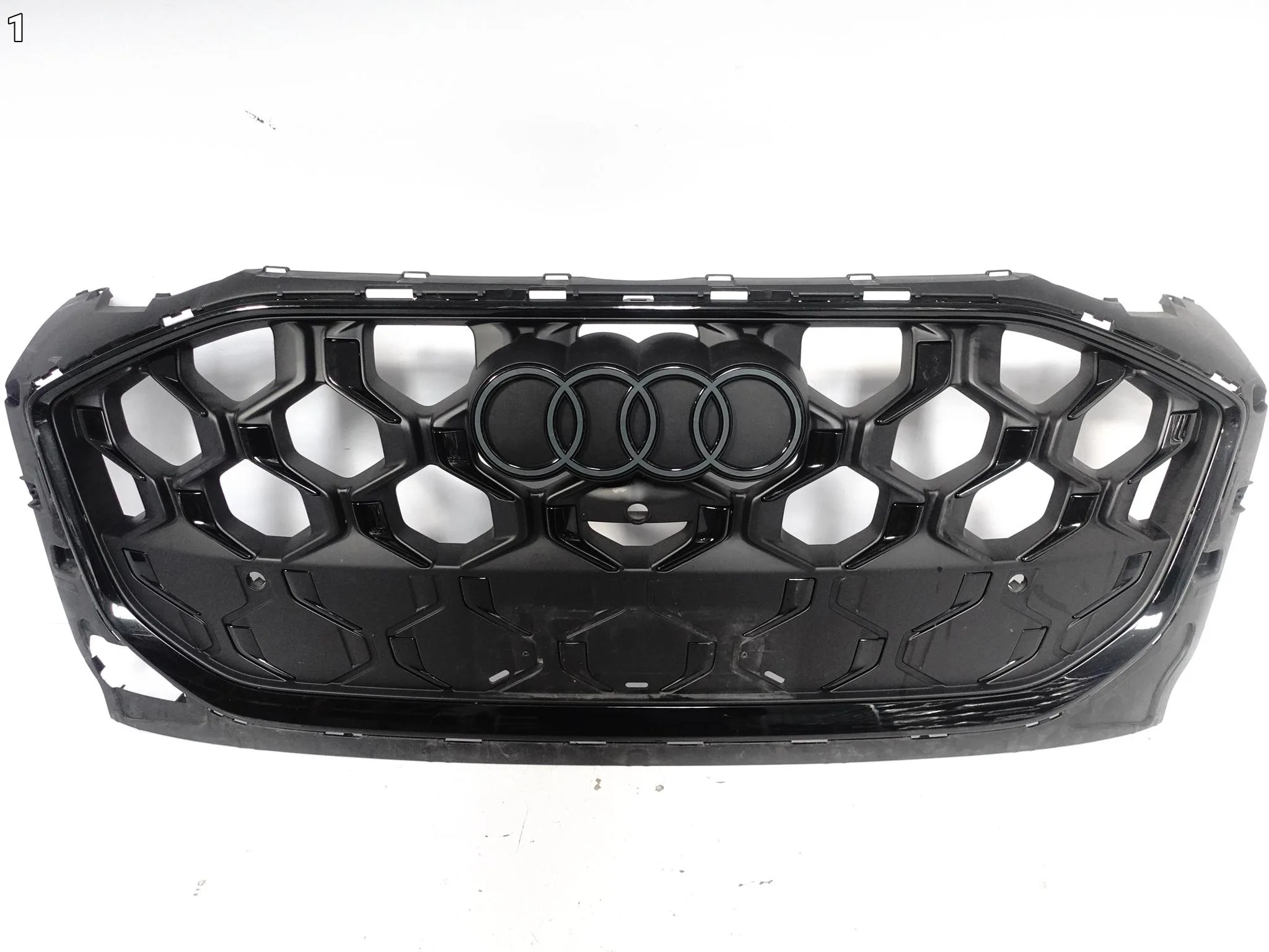 AUDI Q5 III 8MA GU S-LINE 25- GRILL ATRAPA KRATKA W ZDERZAK PRZÓD BLACK d654f8d80c47363bf089e06949ac6b90