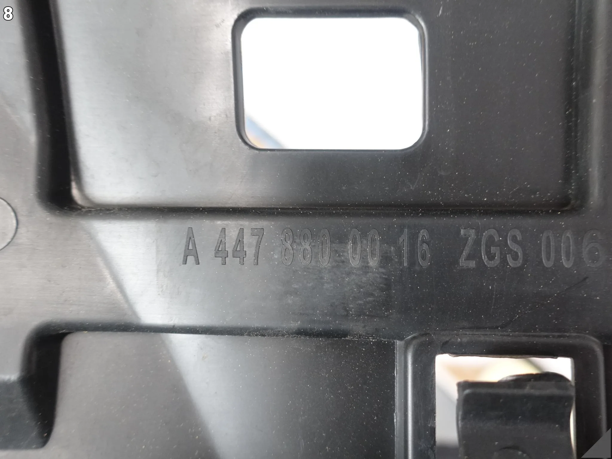 MERCEDES VITO V-KLASA W447 14-19 ŚLIZG MOCOWANIE UCHWYT ZDERZAKA LEWY PRZÓD 641e2635e175b8563d2e82ca39599575