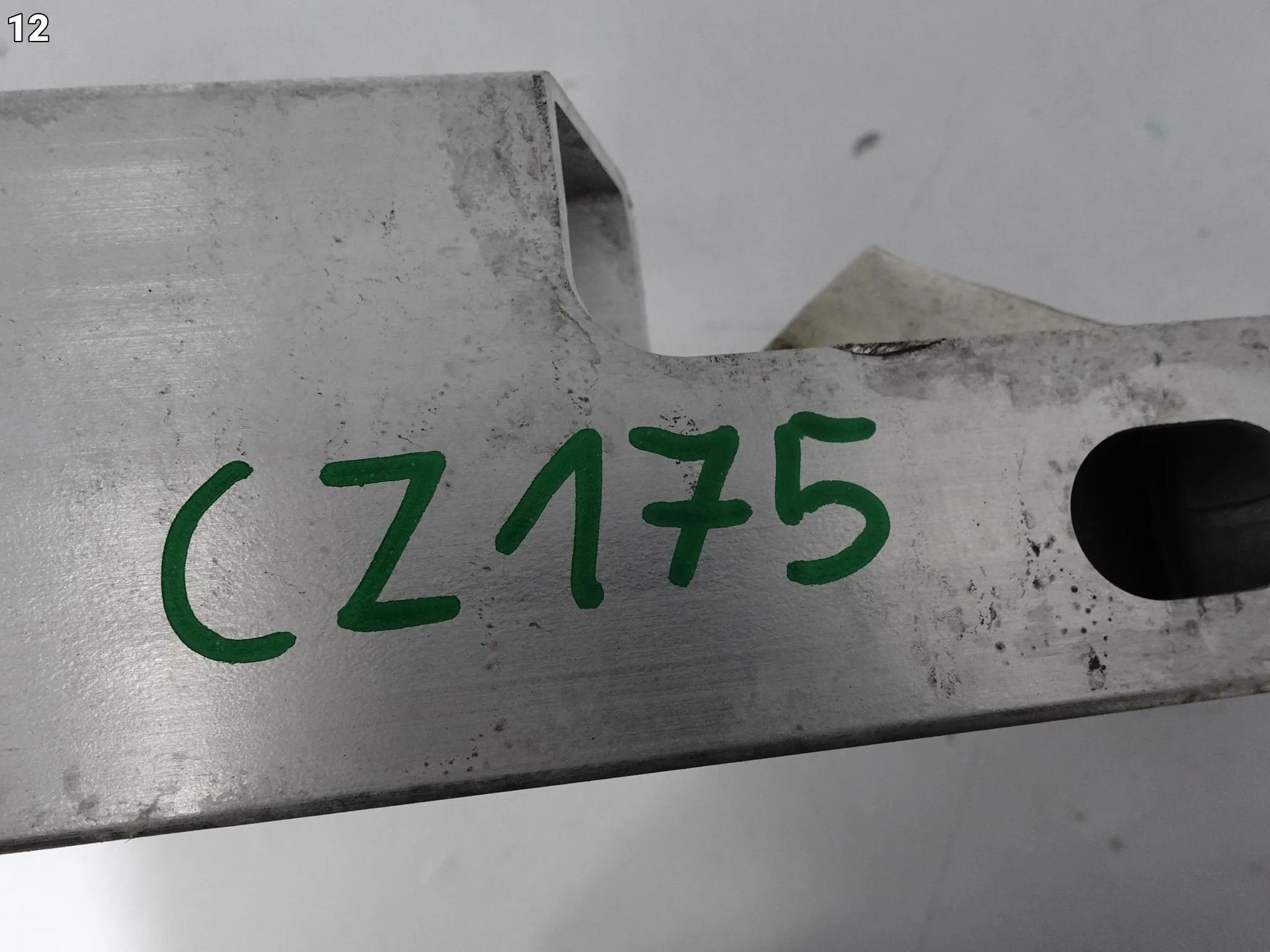 TESLA MODEL Y 20-25 BELKA WSPORNIK WZMOCNIENIE W ZDERZAK PRZÓD 4a3e76573c5f6ae1169adb30fe2faf95