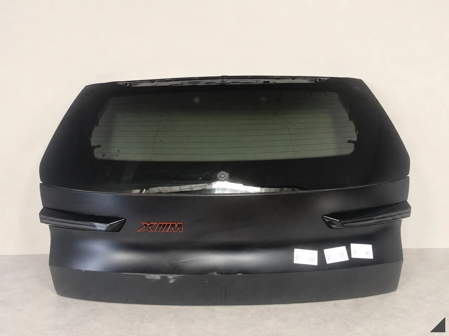 BMW XM G09 XM Label Red 23- KLAPA BAGAŻNIKA + SZYBA LAMPY TYŁ P95/9 P95 c19bc2a1de4af664bb5d333e97576ddd