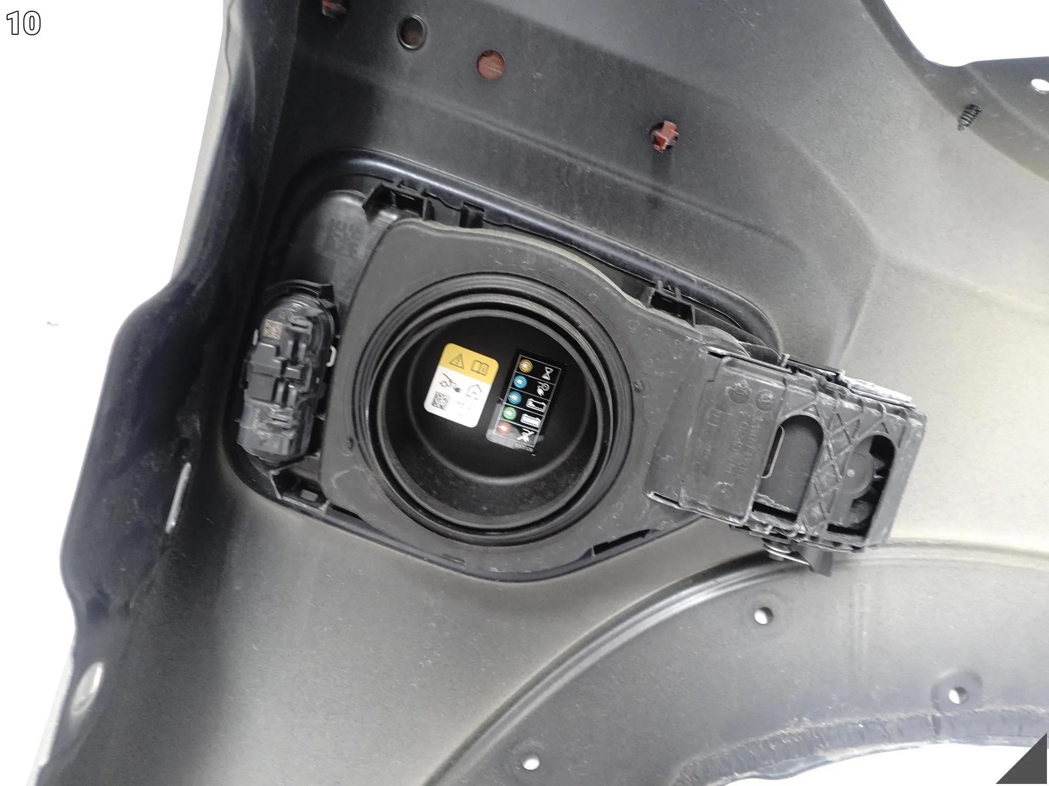 BMW XM G09 XM Label Red 23- BŁOTNIK PRZÓD LEWY P95 + LISTWA TORONTO RED dbb17481f78622e4f425f82a2afc1e96