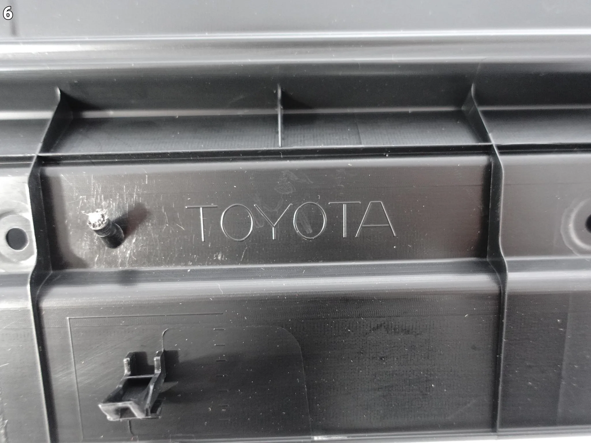 TOYOTA HIGHLANDER IV 4 XU70 19- ŚLIZG MOCOWANIE LISTWY NA DRZWI TYŁ LEWY 6c6cf687679f738a57eba898edccb62b