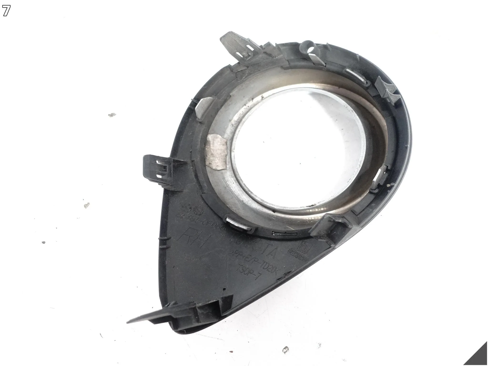 TOYOTA VERSO LIFT 13-18 KRATKA ATRAPA NA HALOGEN CHROM ZDERZAK PRAWA PRZÓD 62a55810f92d0f2a475c8657c3106332