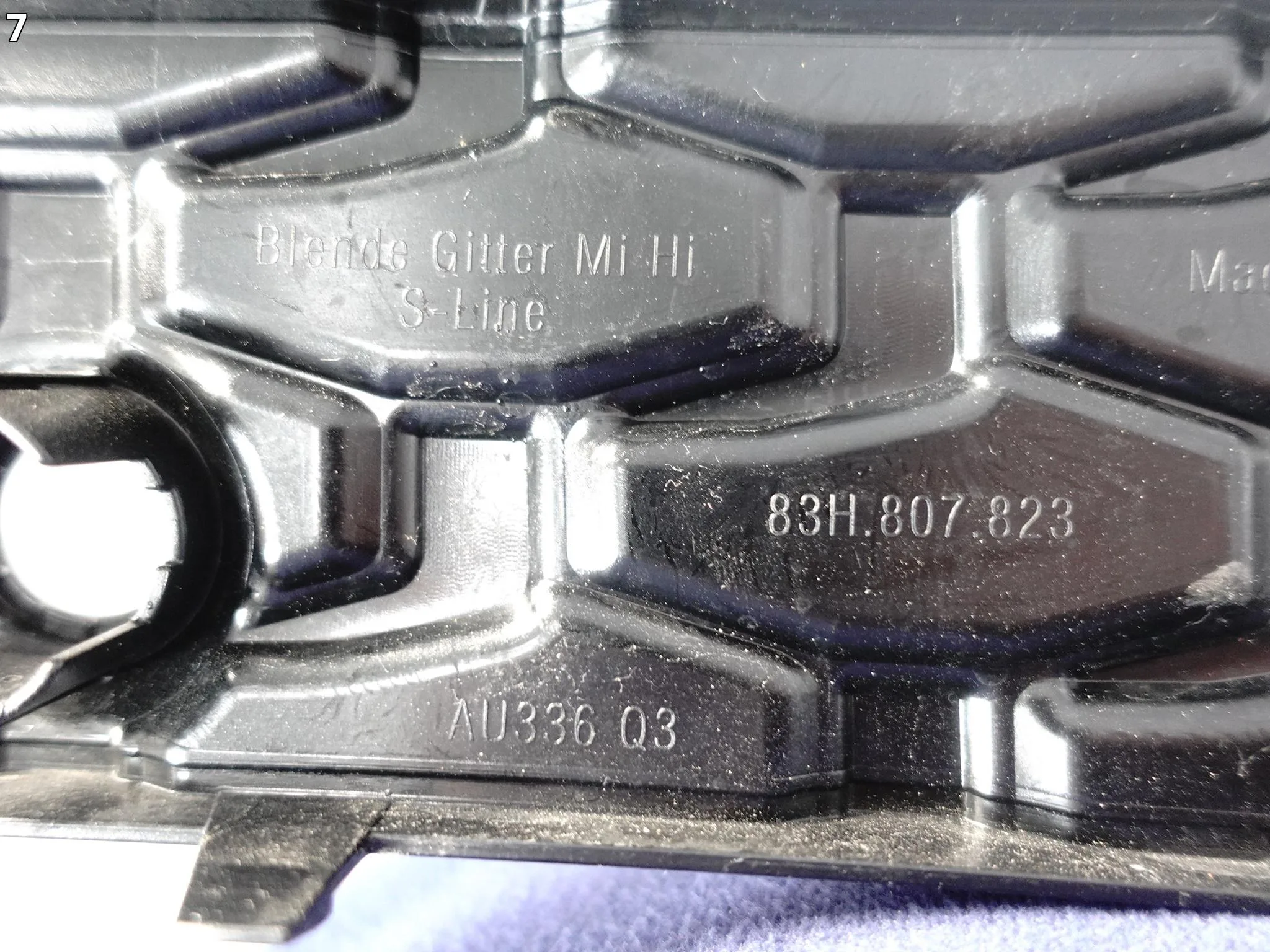 AUDI Q3 83H FJ S-LINE 25- KRATKA OSŁONA LISTWA ATRAPA BLENDA W ZDERZAK TYŁ be75cf1791ceee9017826c1854c53b75