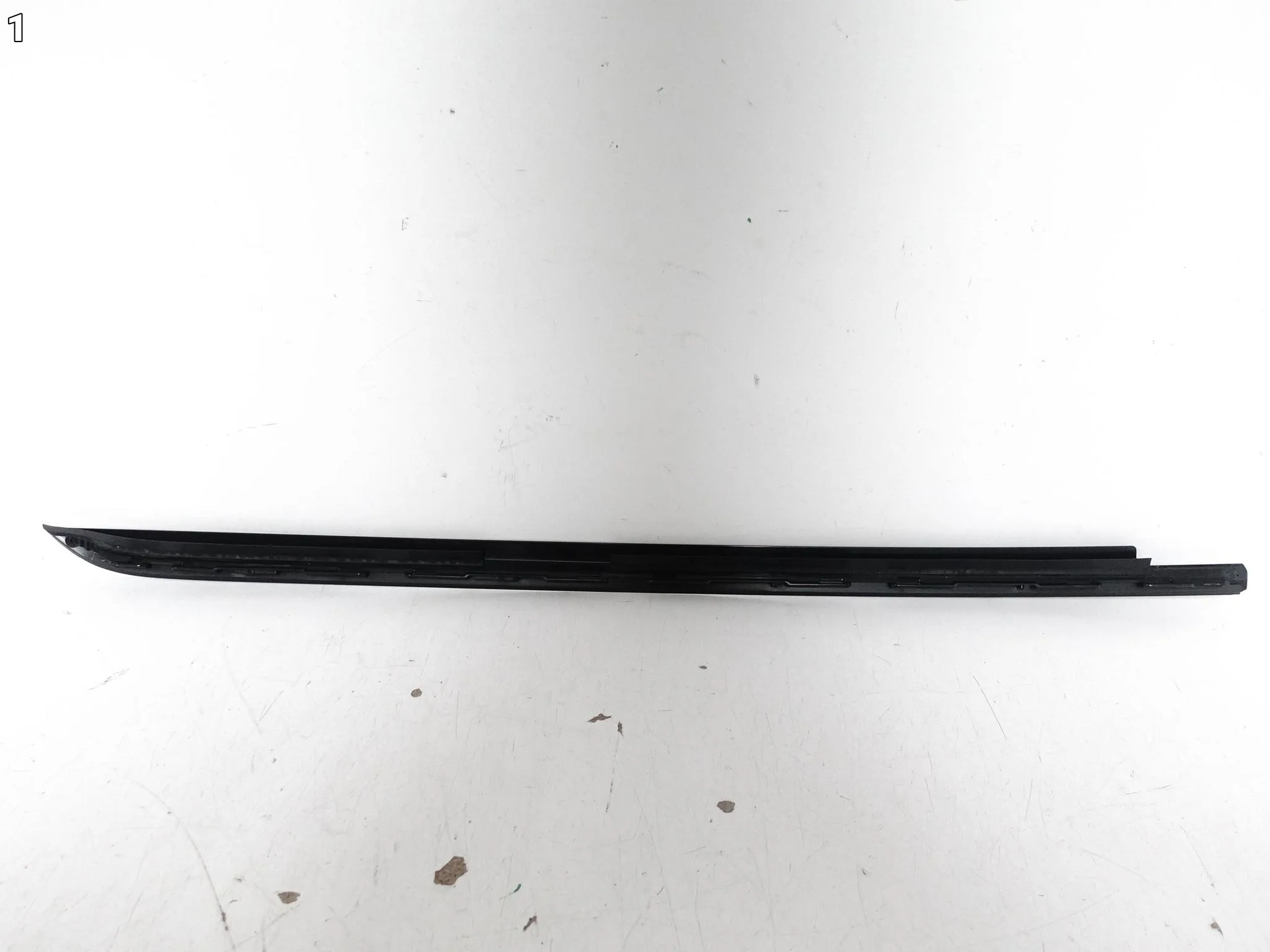 TOYOTA LAND CRUISER J250 ZX 1958 24- LISTWA USZCZELKA SZYBY CZOŁOWEJ LEWA b16b3d3c781ec8c91c655dfd90808e3c