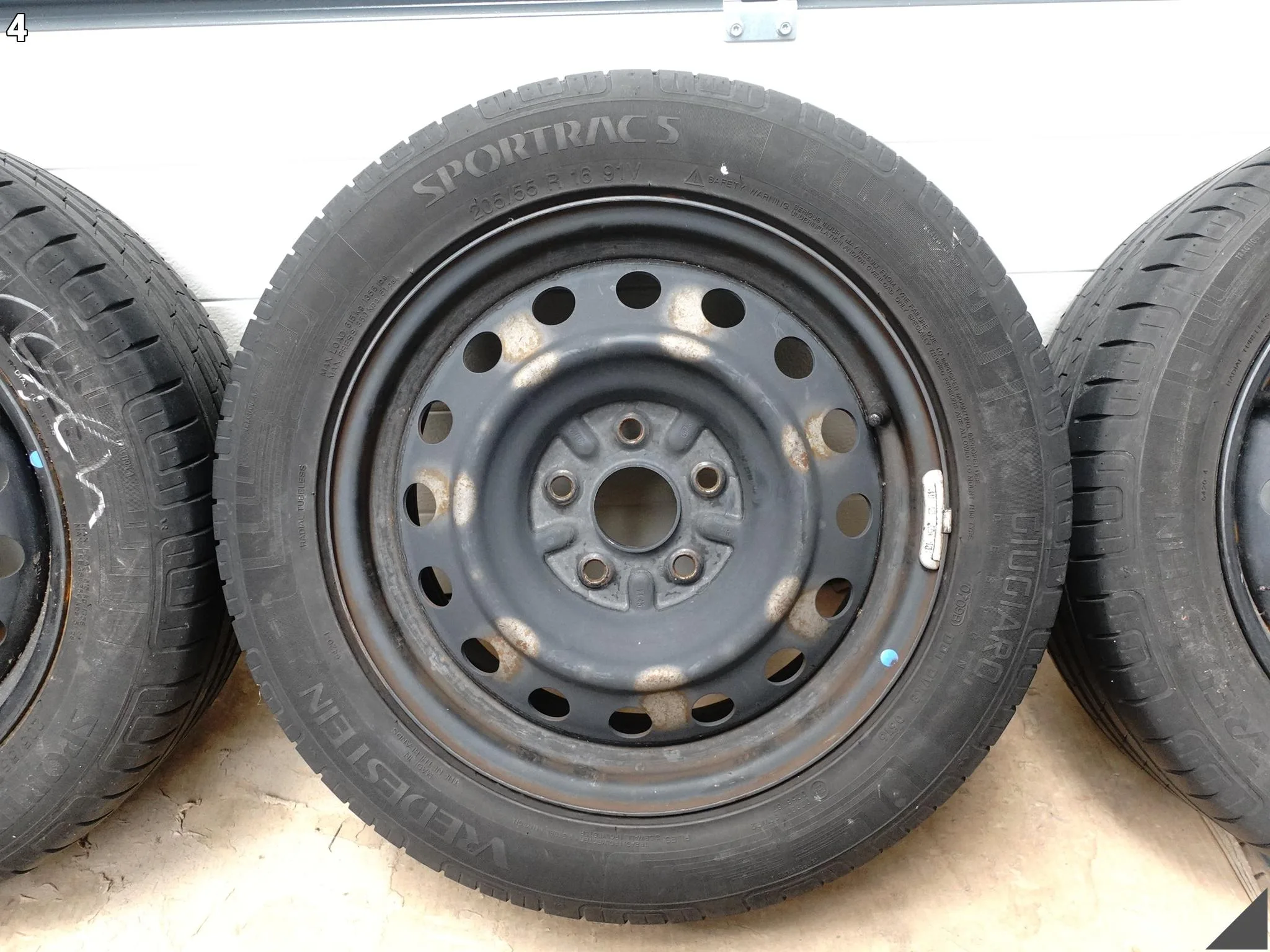VW AUDI SEAT FELGI STALOWE 6,5×16 ET45 OPONY VREDESTEIN 205/55 6,9MM 2016r d39848d846b67eca1702f1efce79020b