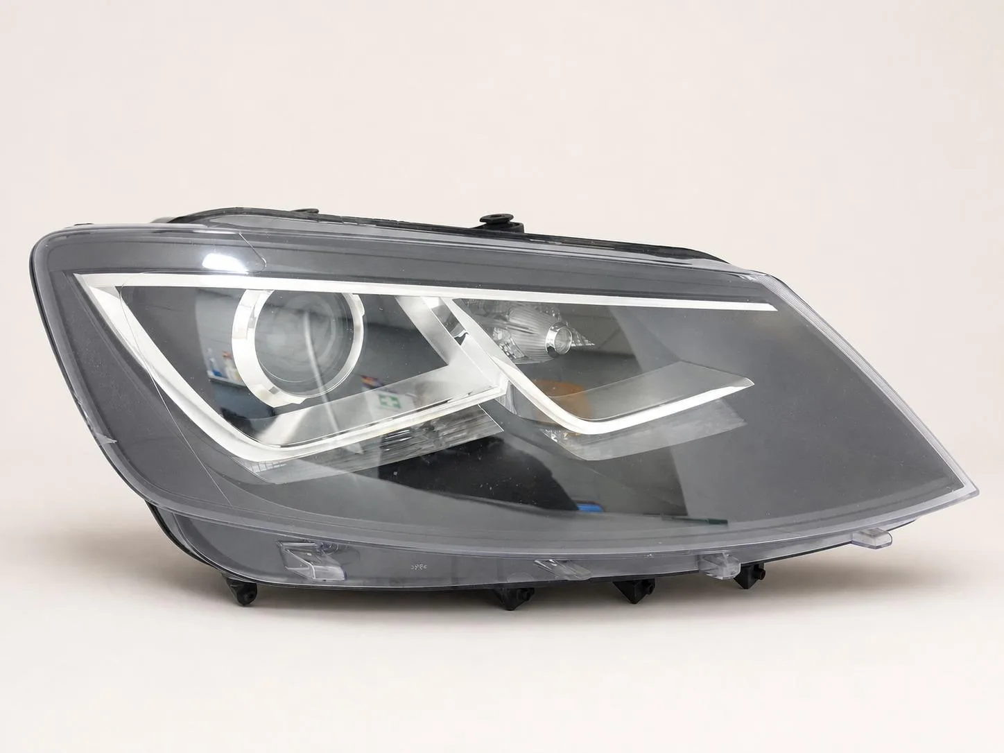 SEAT ALHAMBRA II 2 7N5 10-20 LAMPA XENON PRAWA PRZÓD EUROPA 65036d823c7ce4062b2d9c3a1086983c