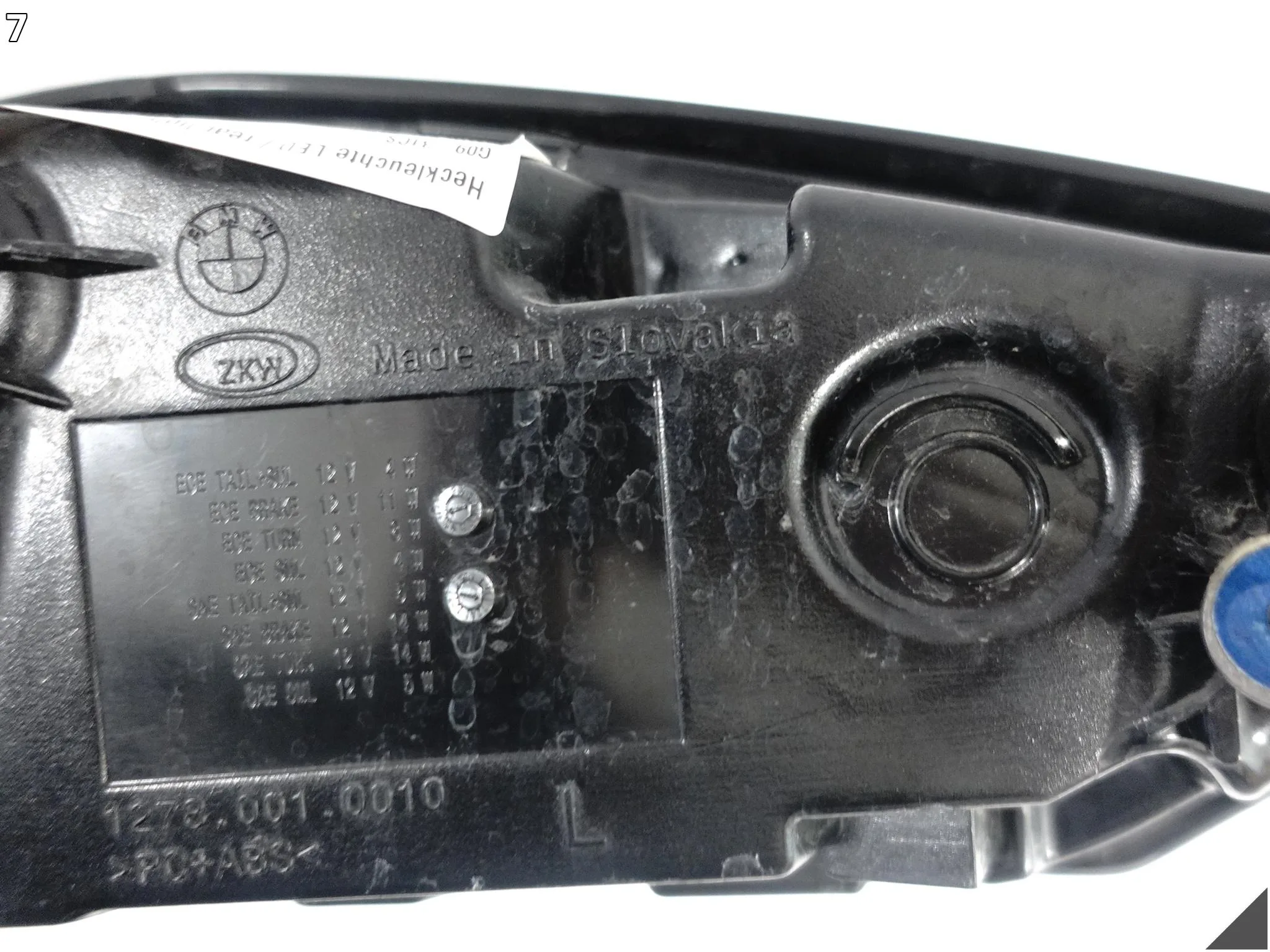 BMW XM G09 22- LAMPA LED W BŁOTNIK TYŁ LEWA DEMONTAŻ EUROPA 432d5e8e57ce15e848ee2950b21a7e59