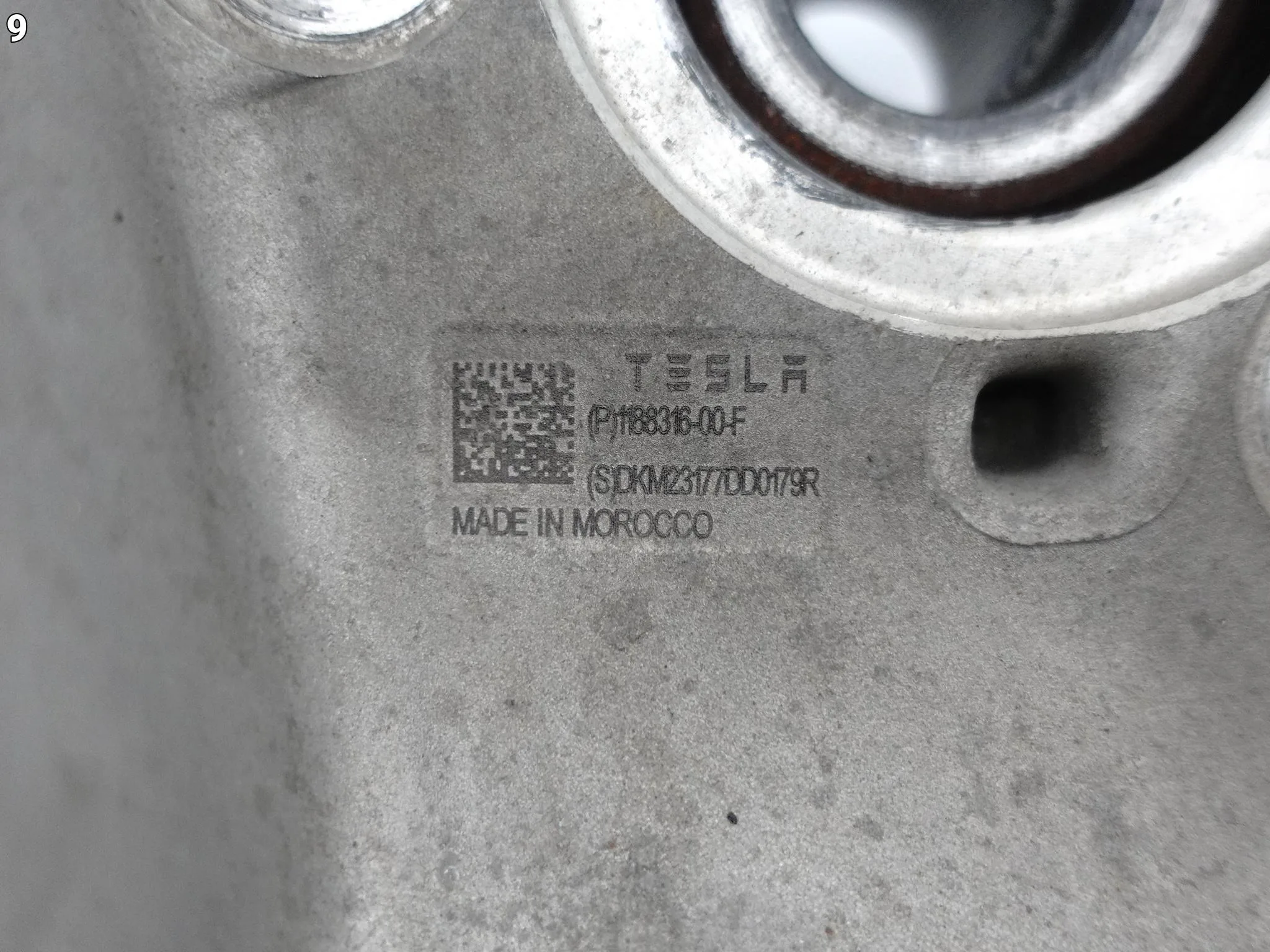 TESLA MODEL Y 20-25 ZWROTNICA PIASTA ŁOŻYSKO PRZÓD PRAWA ORYGINALNA df11622355803be5b0dabb5c13e31b69