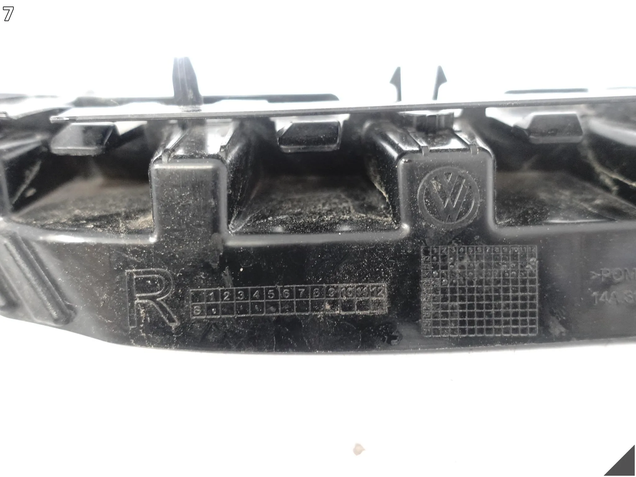VW ID7 ID.7 14A 23- ŚLIZG MOCOWANIE UCHWYT W ZDERZAK PRZÓD PRAWY 88a81447c2c33191f2d21bdeb9ecb331
