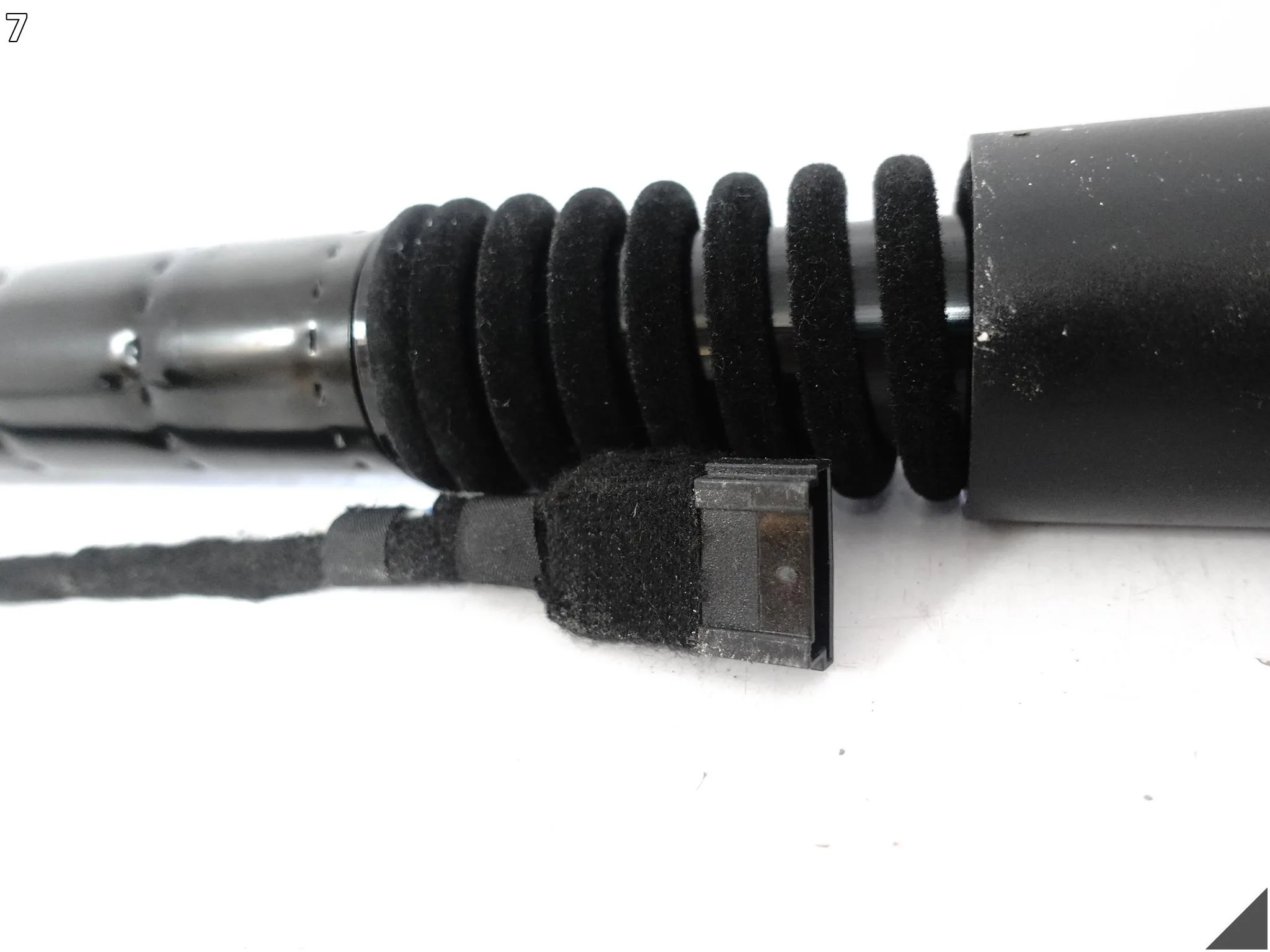 BMW XM G09 22- SIŁOWNIK TELESKOP ELEKTRYCZNY KLAPA BAGAŻNIKA TYŁ LEWY 05f9cd2c99d2437930445d632aa640f5