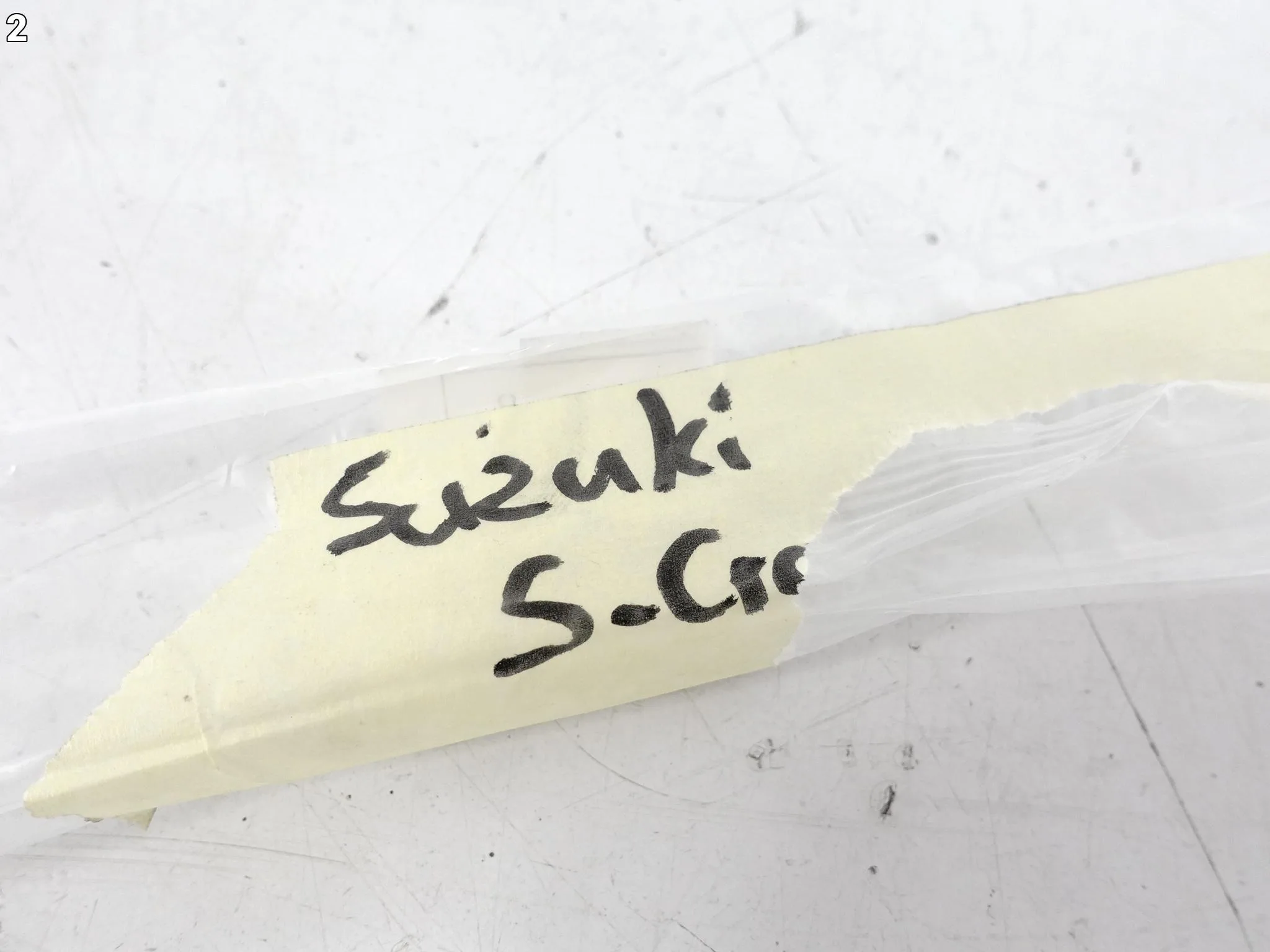 SUZUKI SX4 S-CROSS II JY 13- LISTWA ZGARNIAJĄCA SZYBY DRZWI TYŁ LEWA ORG fe1ad4baec3aecb0beb4f84d784c0b41