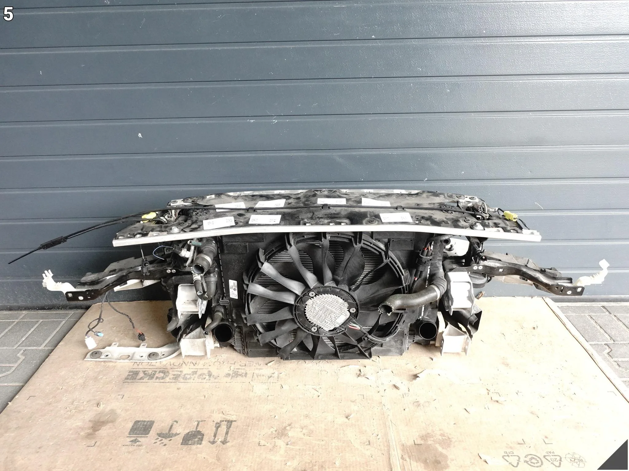 BMW 5 G30 G31 17- WZMOCNIENIE PAS CHŁODNICE WENTYLATOR 530d DEMONTAŻ 67710fb1c0afdc1ab4acc4b26d5f5c5c
