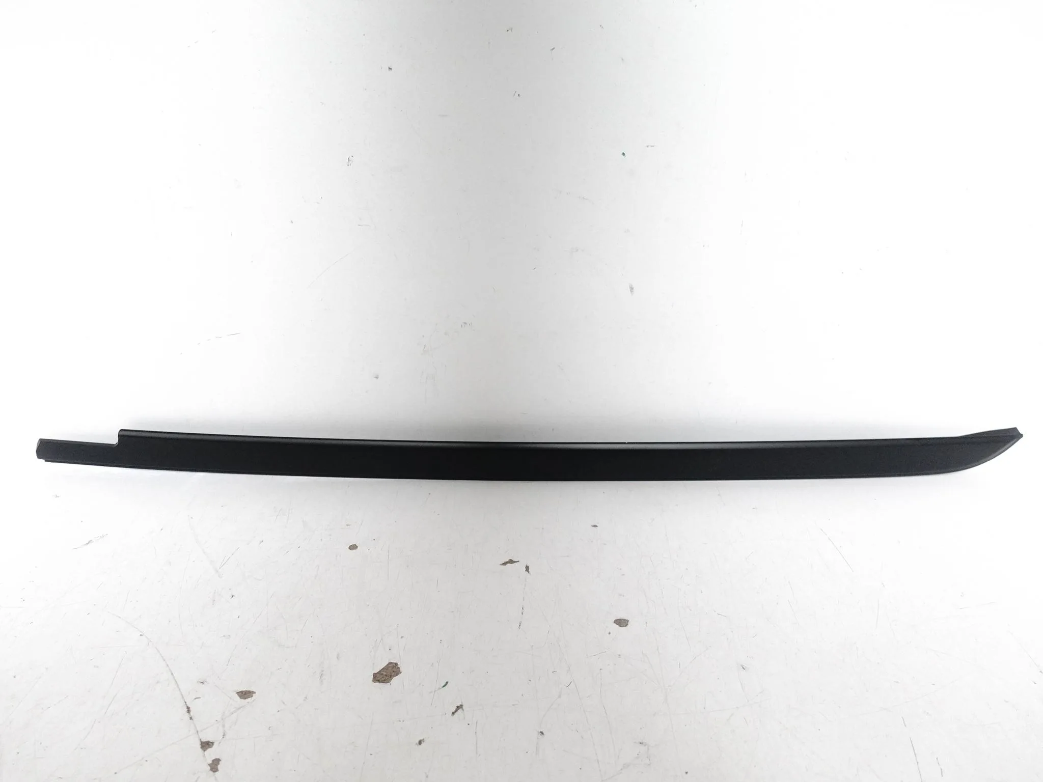TOYOTA LAND CRUISER J250 ZX 1958 24- LISTWA USZCZELKA SZYBY CZOŁOWEJ LEWA f0f07f4f6a68b653dc802ddc9cf124fc