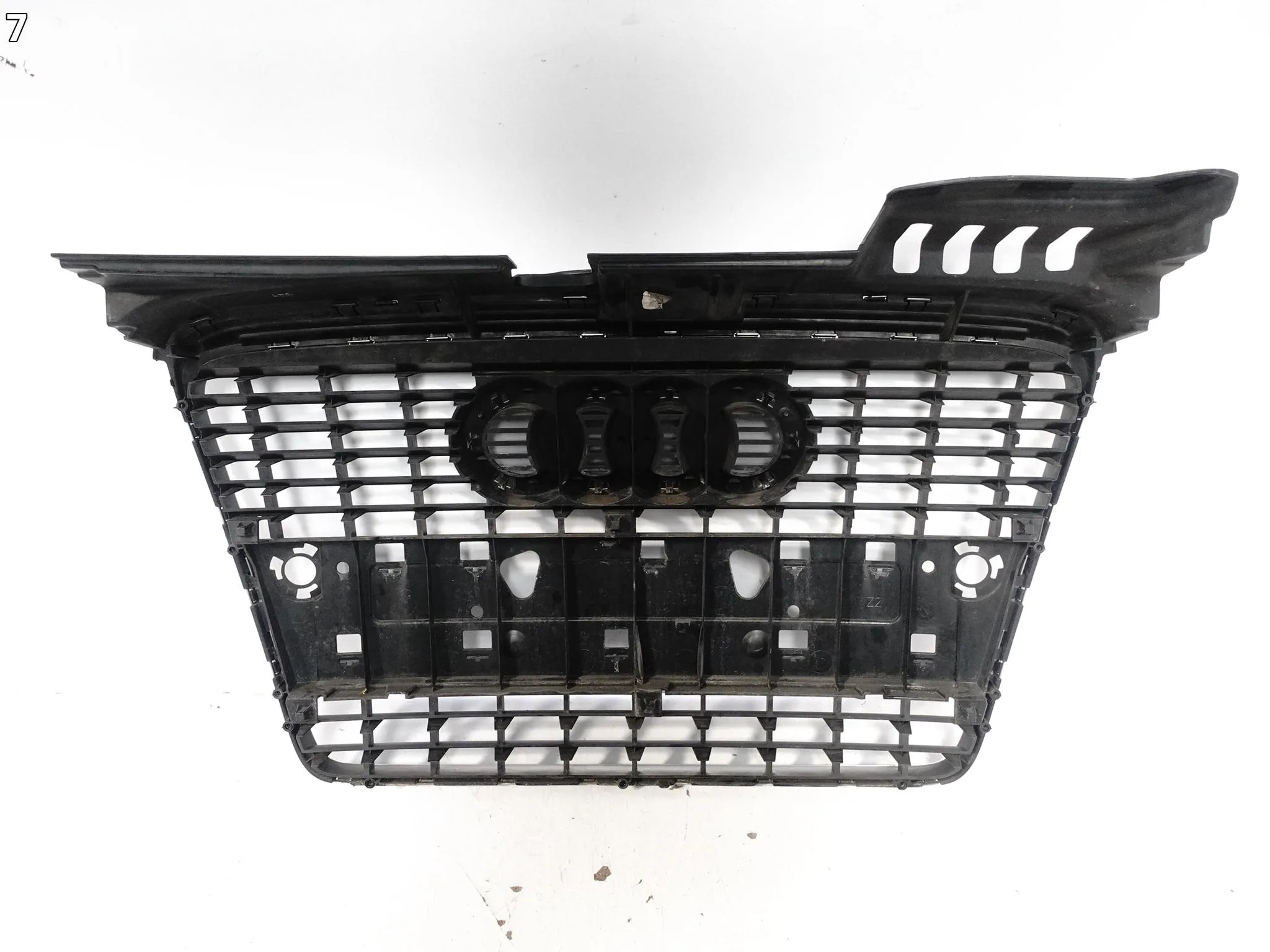 AUDI A4 B7 8E0 04-09 GRILL ATRAPA KRATKA W ZDERZAK PRZÓD 3ab051ef17458adf1178b3ef364e3beb