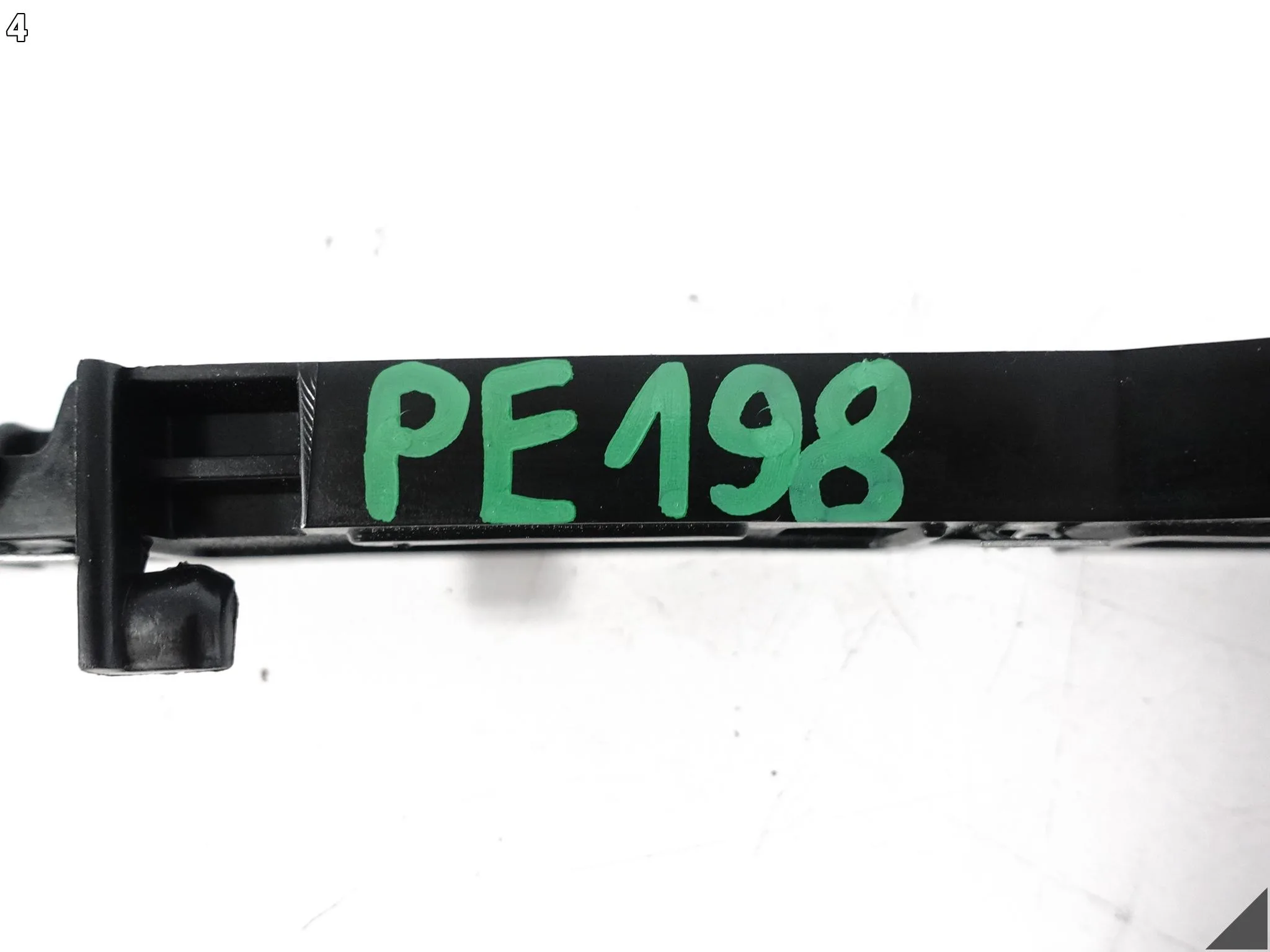 OPEL ASTRA 5 V K 15-22 ŚLIZG MOCOWANIE UCHWYT W ZDERZAK PRAWY PRZÓD f69ced6c801ce346659961288032d7ac