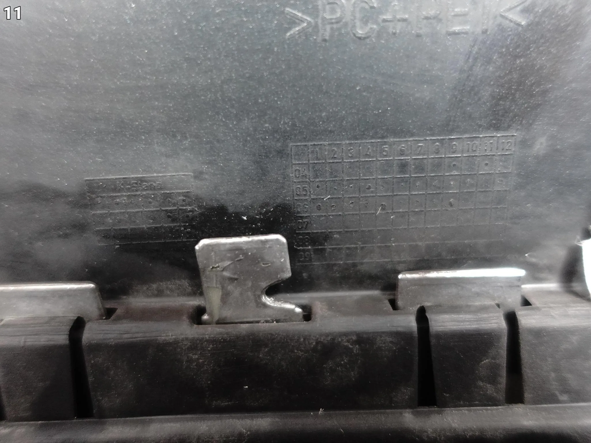 AUDI A4 B7 8E0 04-09 GRILL ATRAPA KRATKA W ZDERZAK PRZÓD 9175ac1c8838d3cd8c0a253d458da080