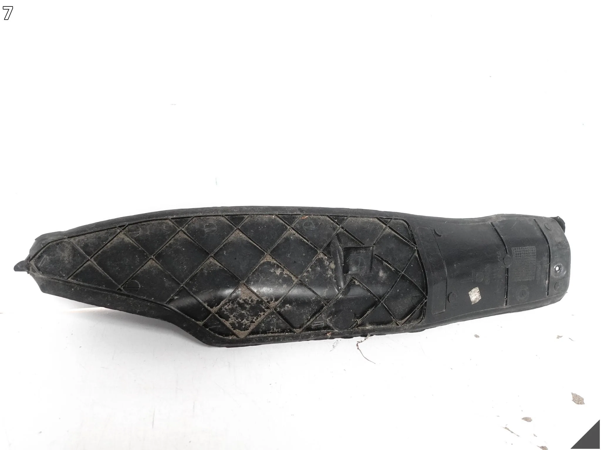 VW POLO IV 6Q0 LIFT 01-10 WYGŁUSZENIE USZCZELKA LISTWA W BŁOTNIK PRZÓD LEWE 4f44eefd3066f89c2a75c3f9e0b592b4