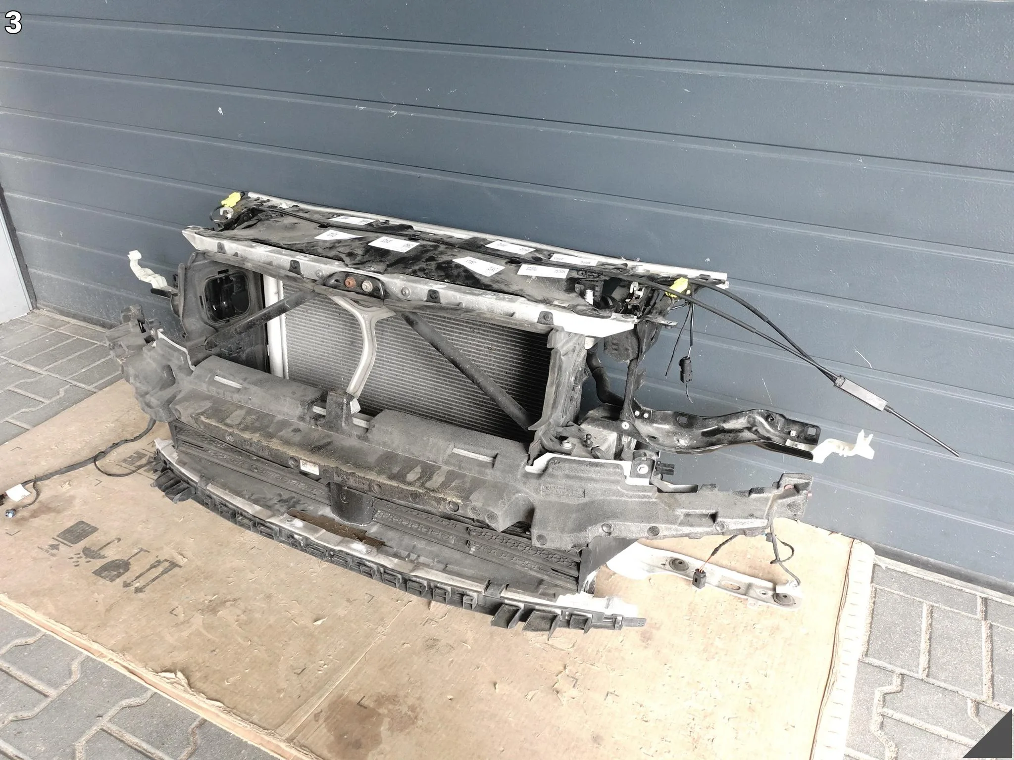 BMW 5 G30 G31 17- WZMOCNIENIE PAS CHŁODNICE WENTYLATOR 530d DEMONTAŻ 33836053bcd4e59a97305dbe4c5551b8