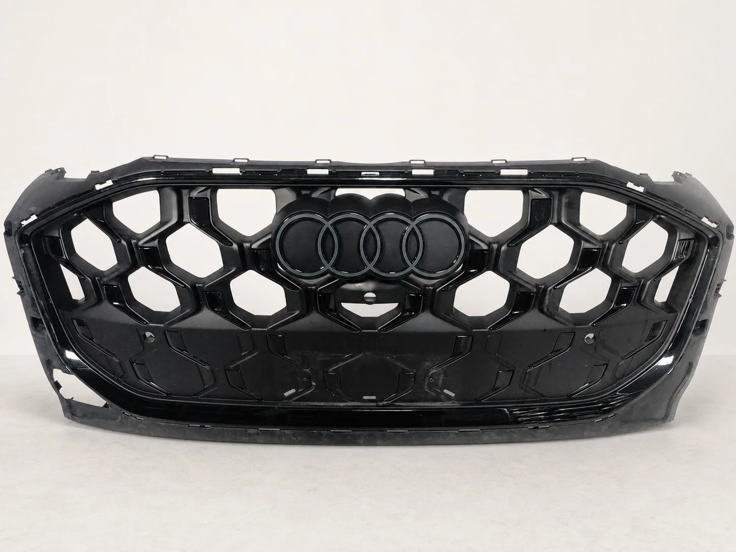 AUDI Q5 III 8MA GU S-LINE 25- GRILL ATRAPA KRATKA W ZDERZAK PRZÓD BLACK 4d11e637be8d7c716cc06d79264a2f6d