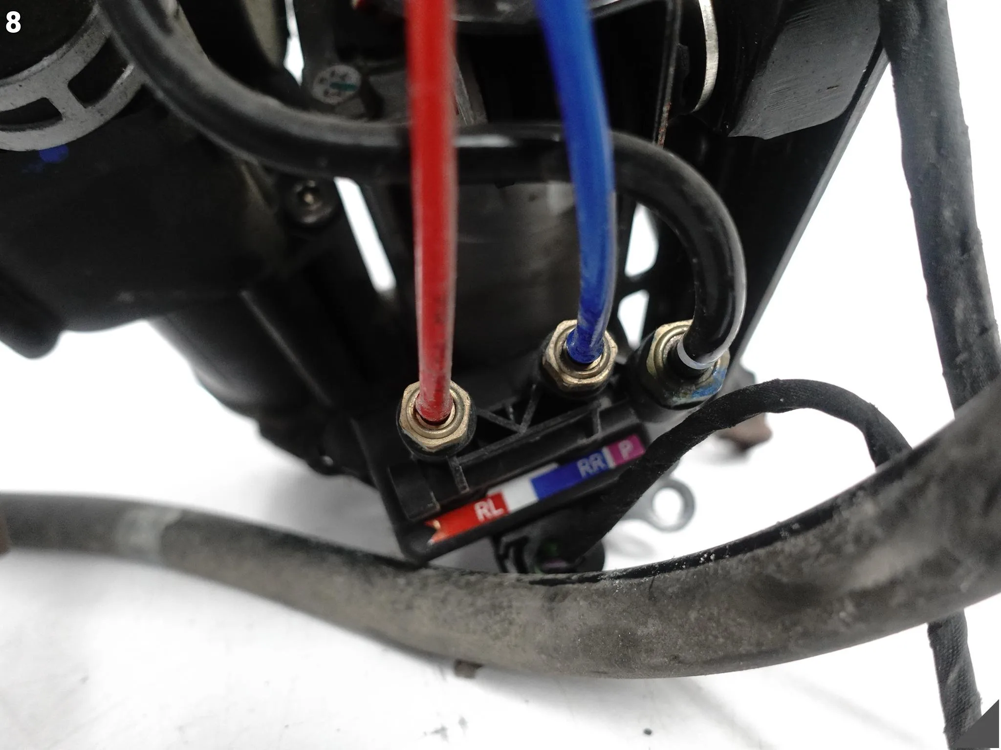 BMW 5 G31 17- KOMPRESOR ZAWIESZENIA PNEUMATYCZNEGO WABCO 2790892 1db0781557d3ce67c60188cfa9049b87