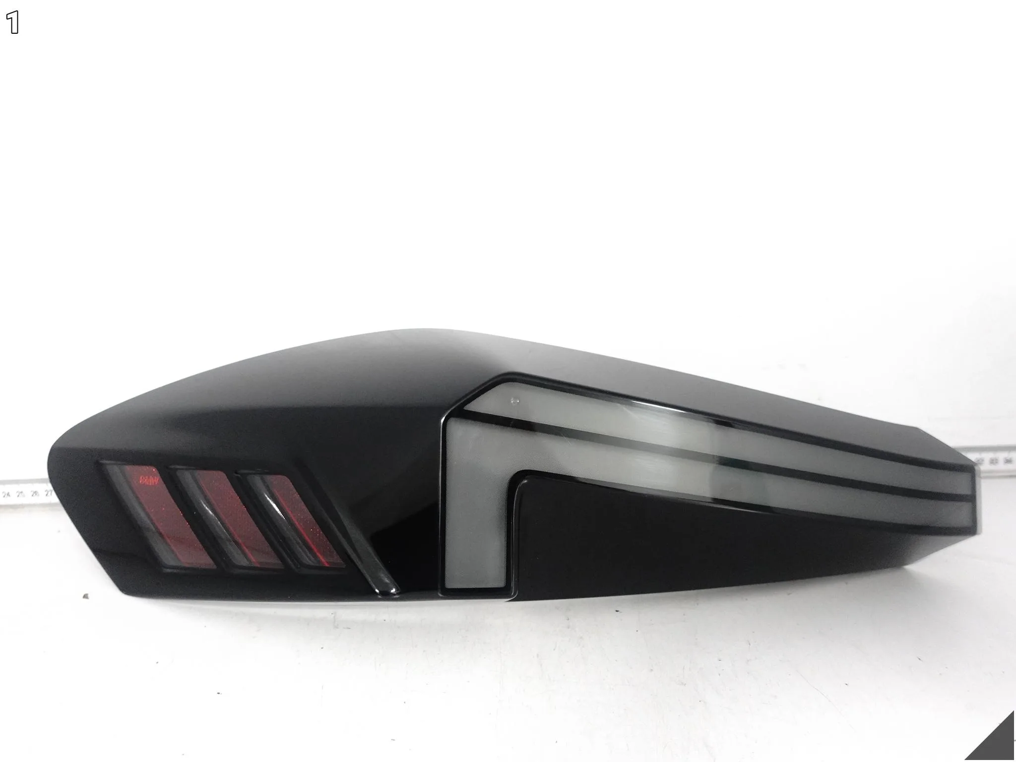 BMW XM G09 22- LAMPA LED W BŁOTNIK TYŁ LEWA DEMONTAŻ EUROPA aeefdfec2fff0246d7f24e62a9a8043f