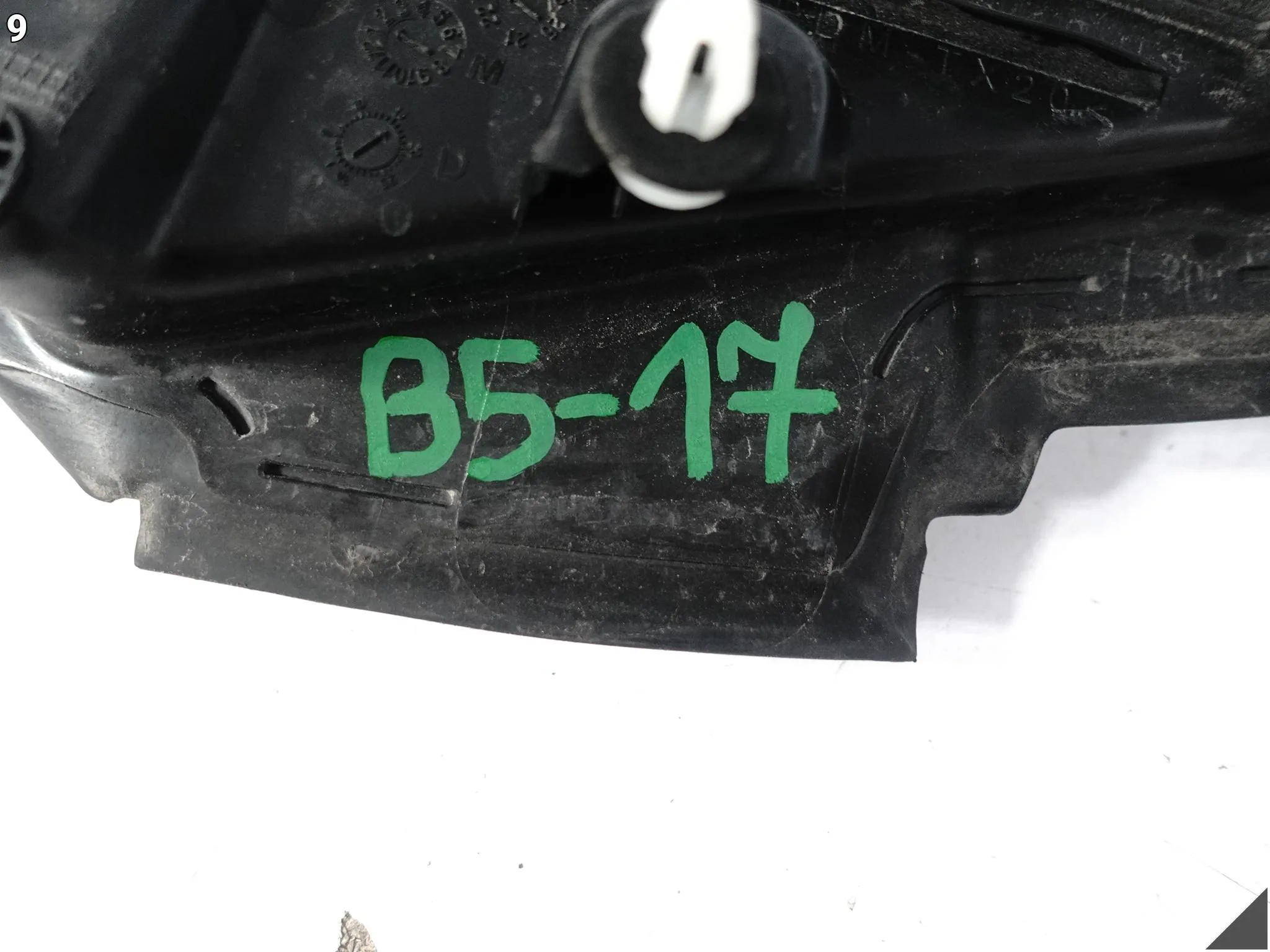 BMW XM G09 22- LISTWA USZCZELKA OSŁONA KLAPA POKRYWA BAGAŻNIKA TYŁ LEWA 93889e89772cdd08395e454b0327d8e7