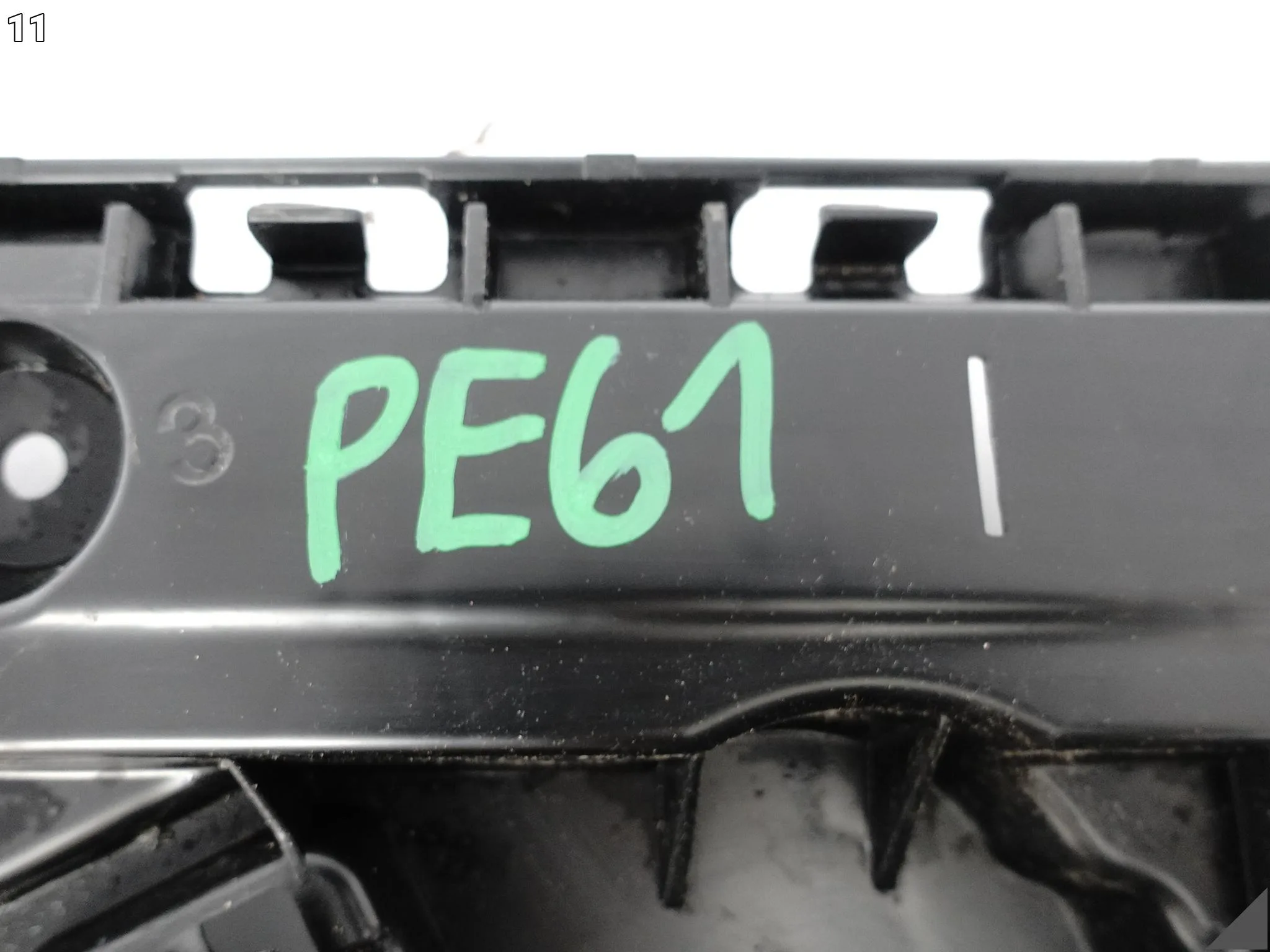 BMW 5 G61 M-PAKIET MSP KOMBI 23- ŚLIZG MOCOWANIE W ZDERZAK TYŁ PRAWY b70cd998343af499dcf1a9c6d1a4d18e
