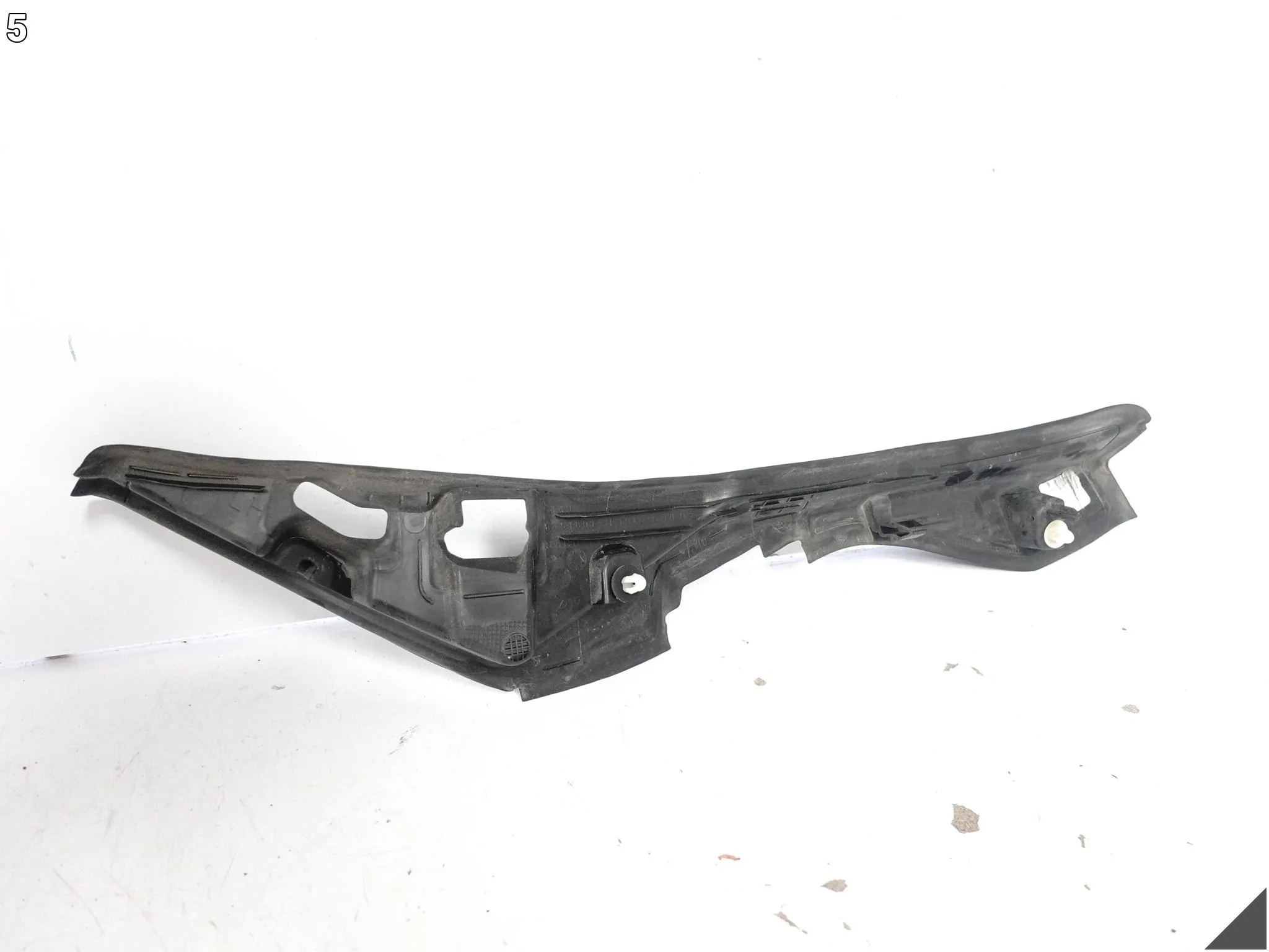 BMW XM G09 22- LISTWA USZCZELKA OSŁONA KLAPA POKRYWA BAGAŻNIKA TYŁ LEWA dd1b1c2097c91ebad8ed19dac59d8108