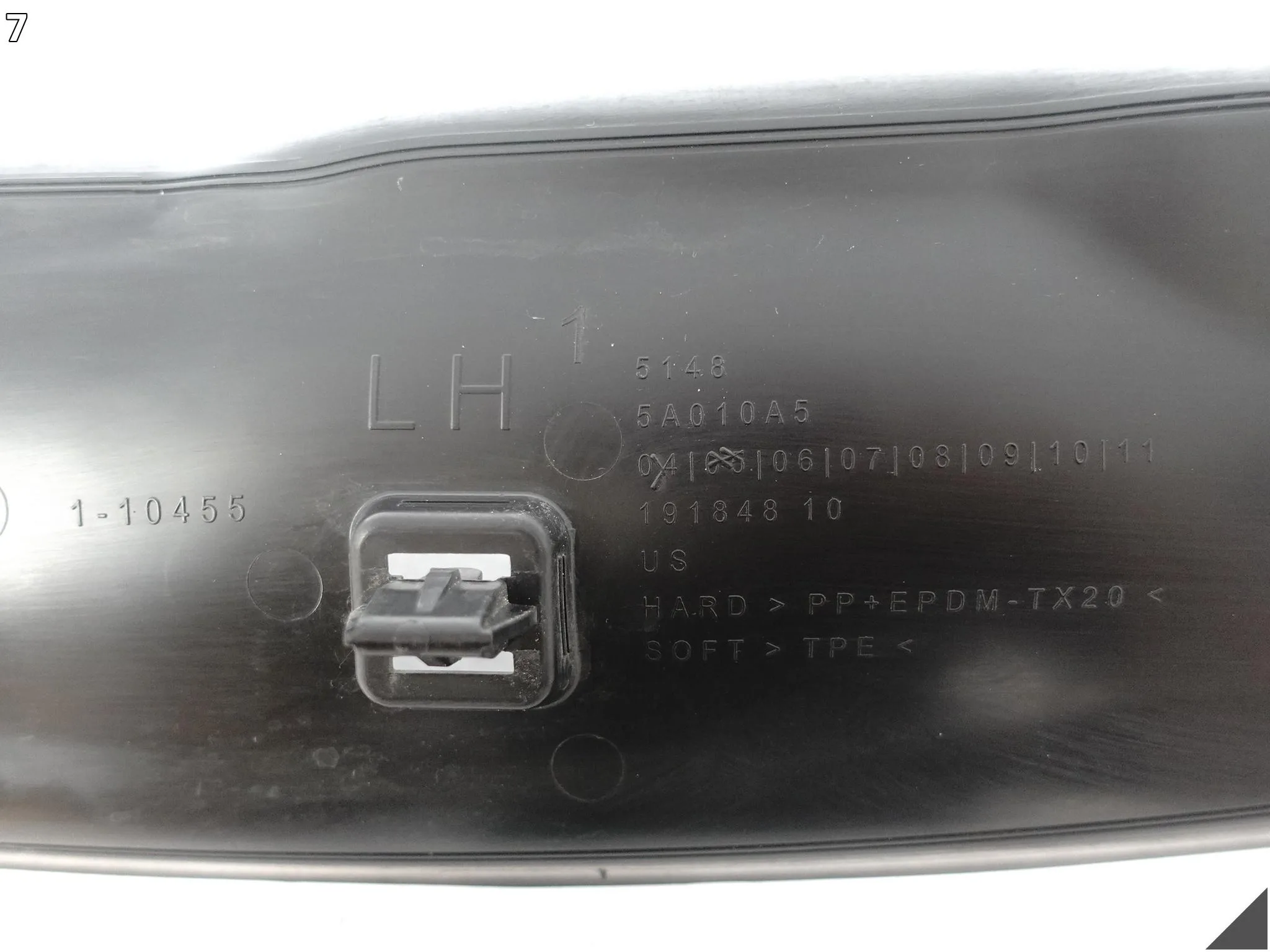 BMW XM G09 22- LISTWA USZCZELKA WYGŁUSZENIE BŁOTNIK PRZÓD LEWA 57b3910013a480afb6de5408ea188199