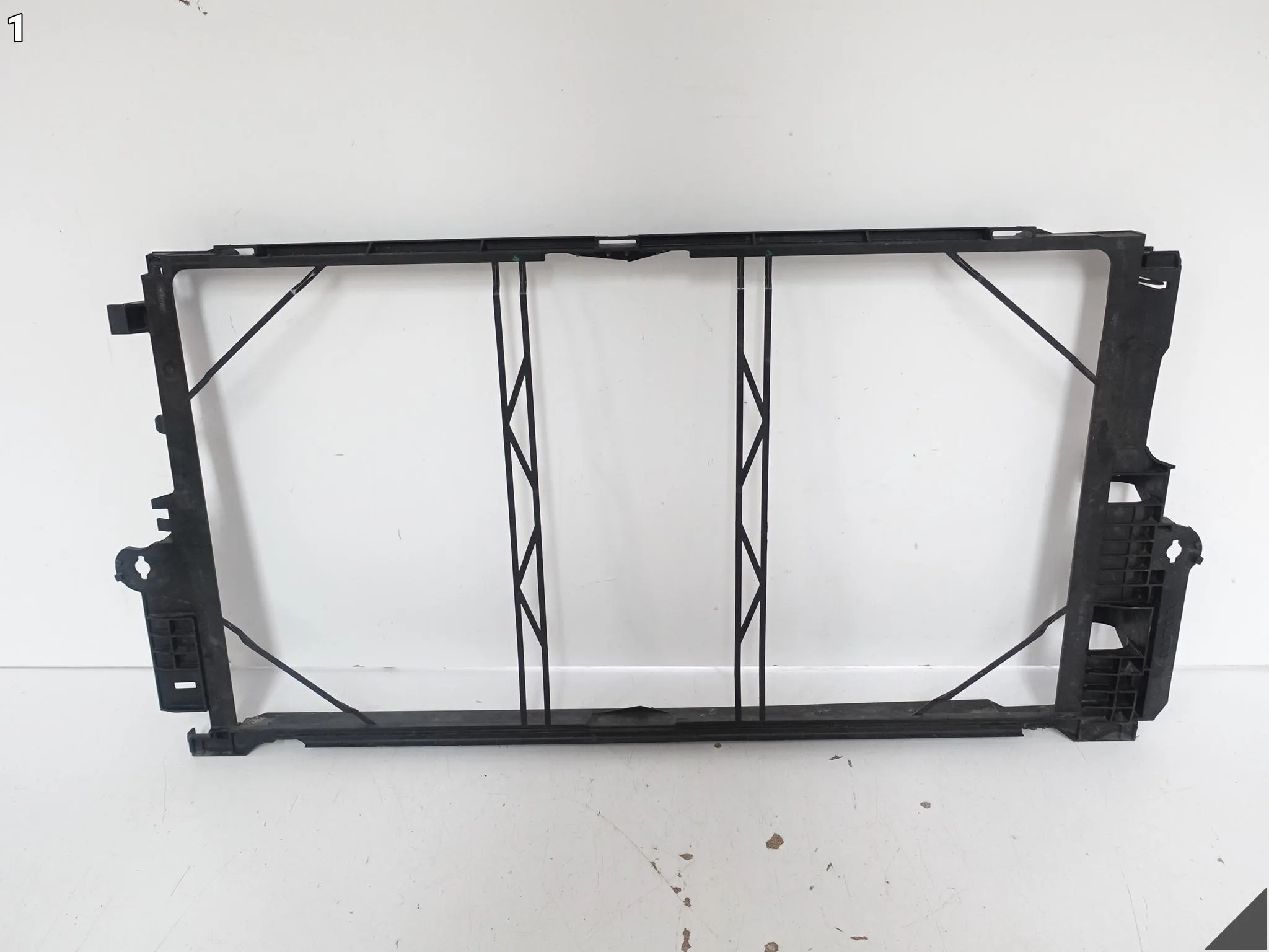 VOLVO XC90 II 15-24 MOCOWANIE RAMKA CHŁODNICY PAS PRZEDNI 313387421 72a010bc9a1eca7e3a7bee5030cad215