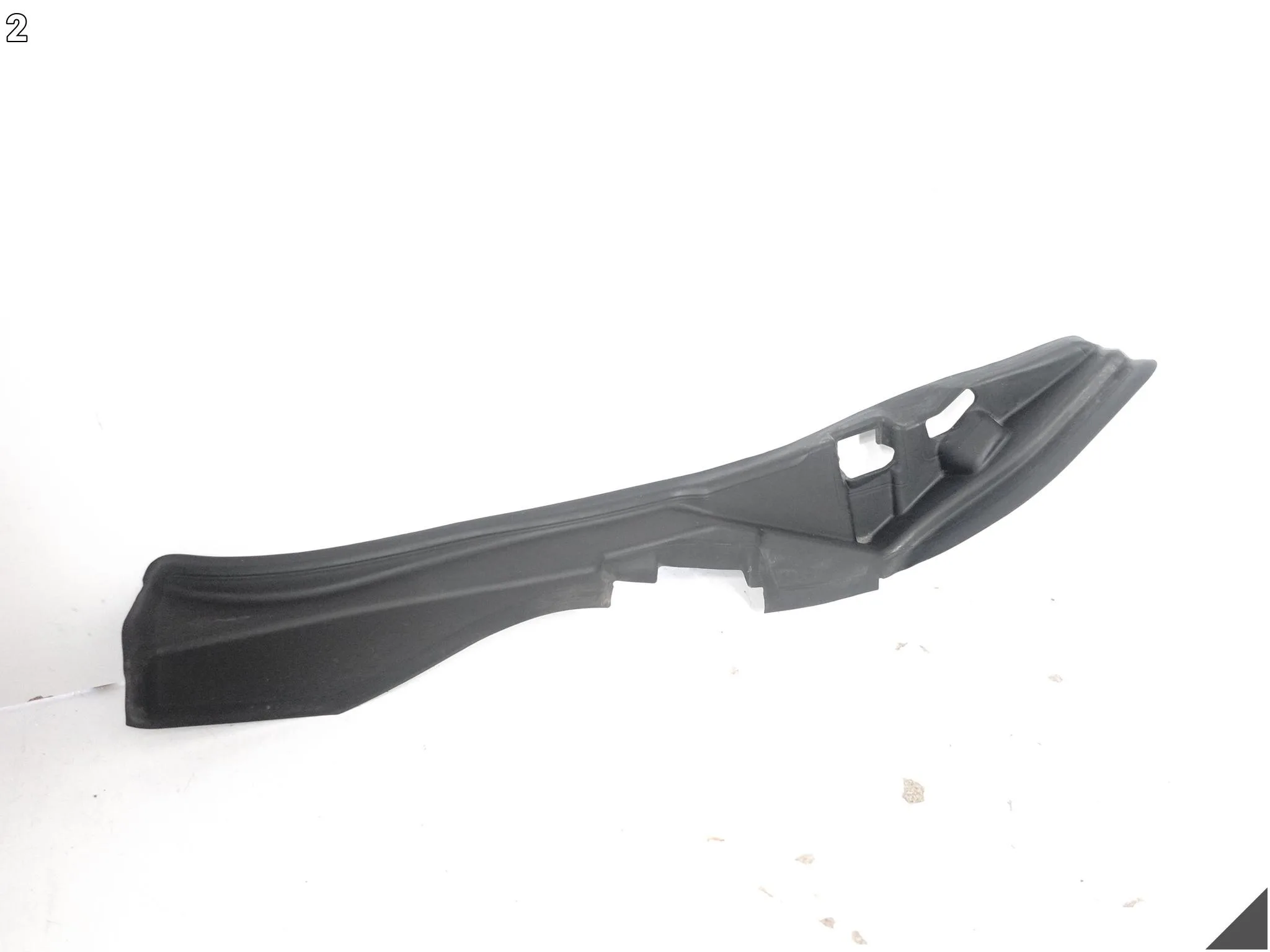 BMW XM G09 22- LISTWA USZCZELKA OSŁONA KLAPA POKRYWA BAGAŻNIKA TYŁ LEWA a3b7f8f8dca42df4d68057773864a7b5