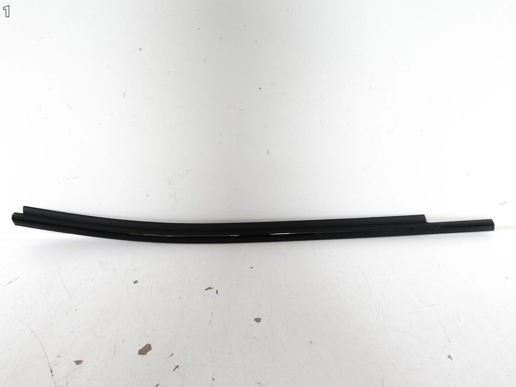 TOYOTA YARIS IV XP210 19- LISTWA ZGARNIAJĄCA SZYBY DRZWI TYŁ PRAWA ORG bf9c8763d46a60e36934f65e51cb51ff