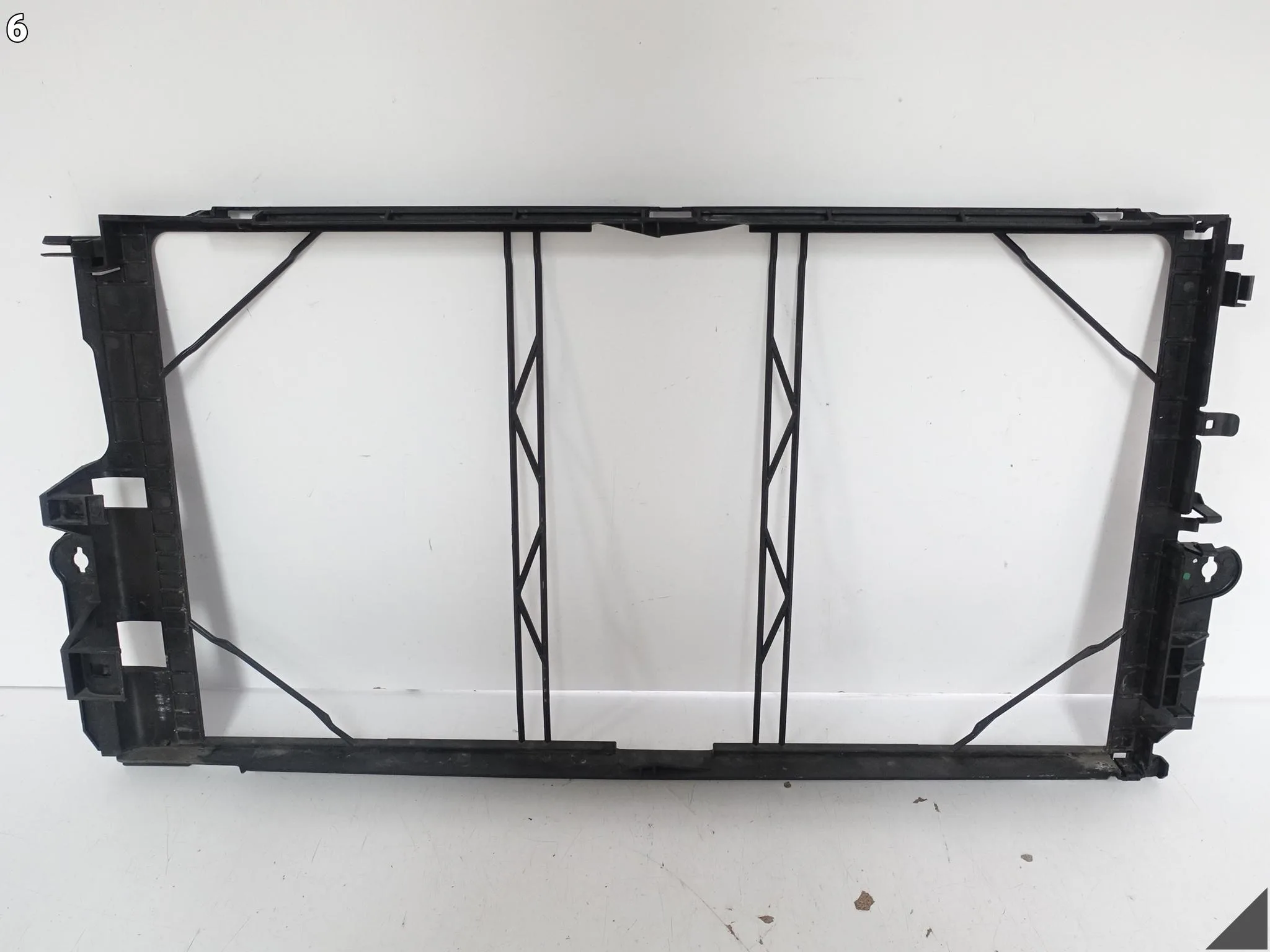 VOLVO XC90 II 15-24 MOCOWANIE RAMKA CHŁODNICY PAS PRZEDNI 313387421 f262919aa7dd04c471abe37a1779fccd