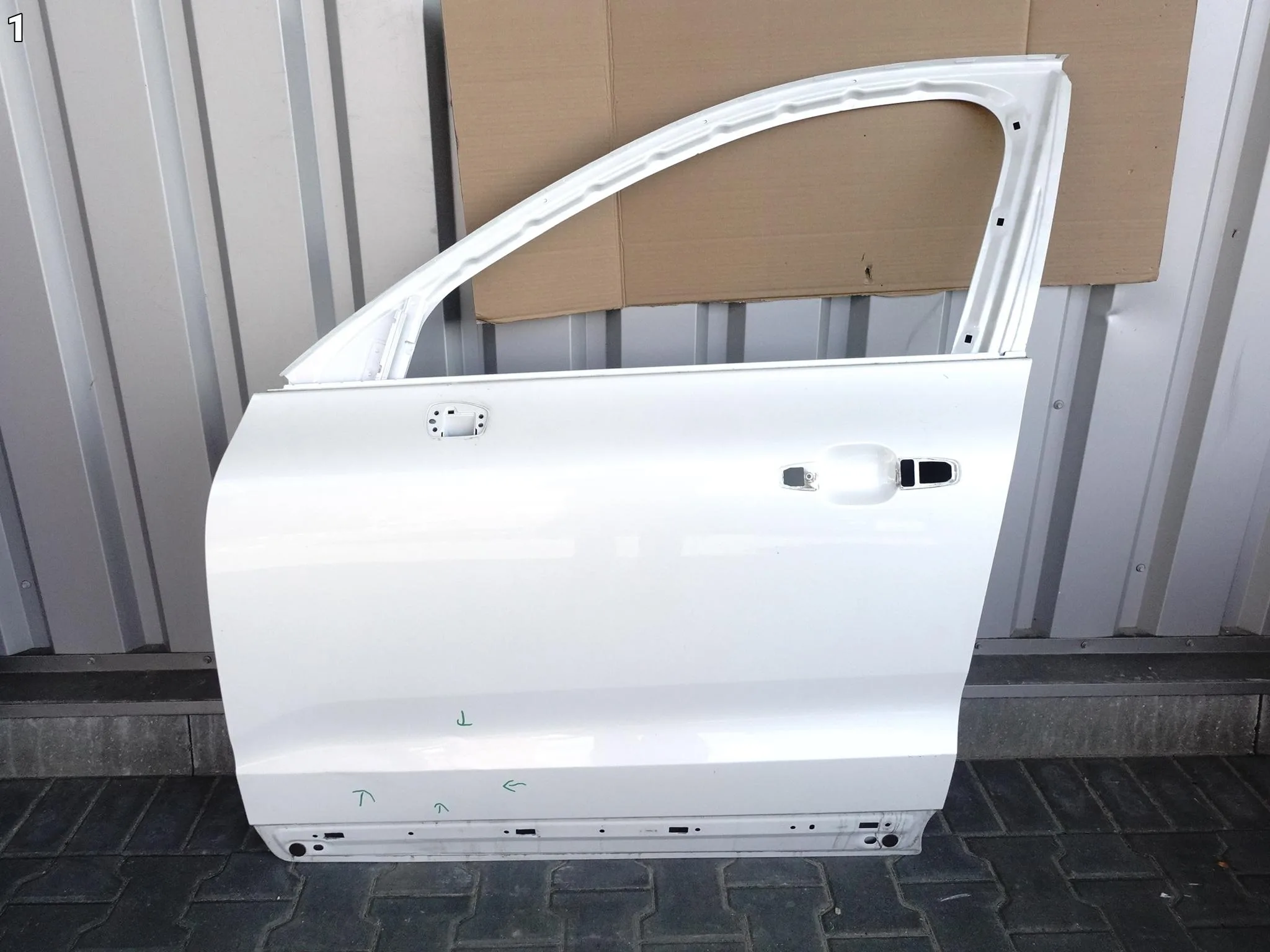 VOLVO XC60 II 2 (2 GENERACJA) 17- LIFT DRZWI DOOR LEWE PRZÓD B.ŁADNE a3cef9d427e20432721b1d1d2e7b34c1