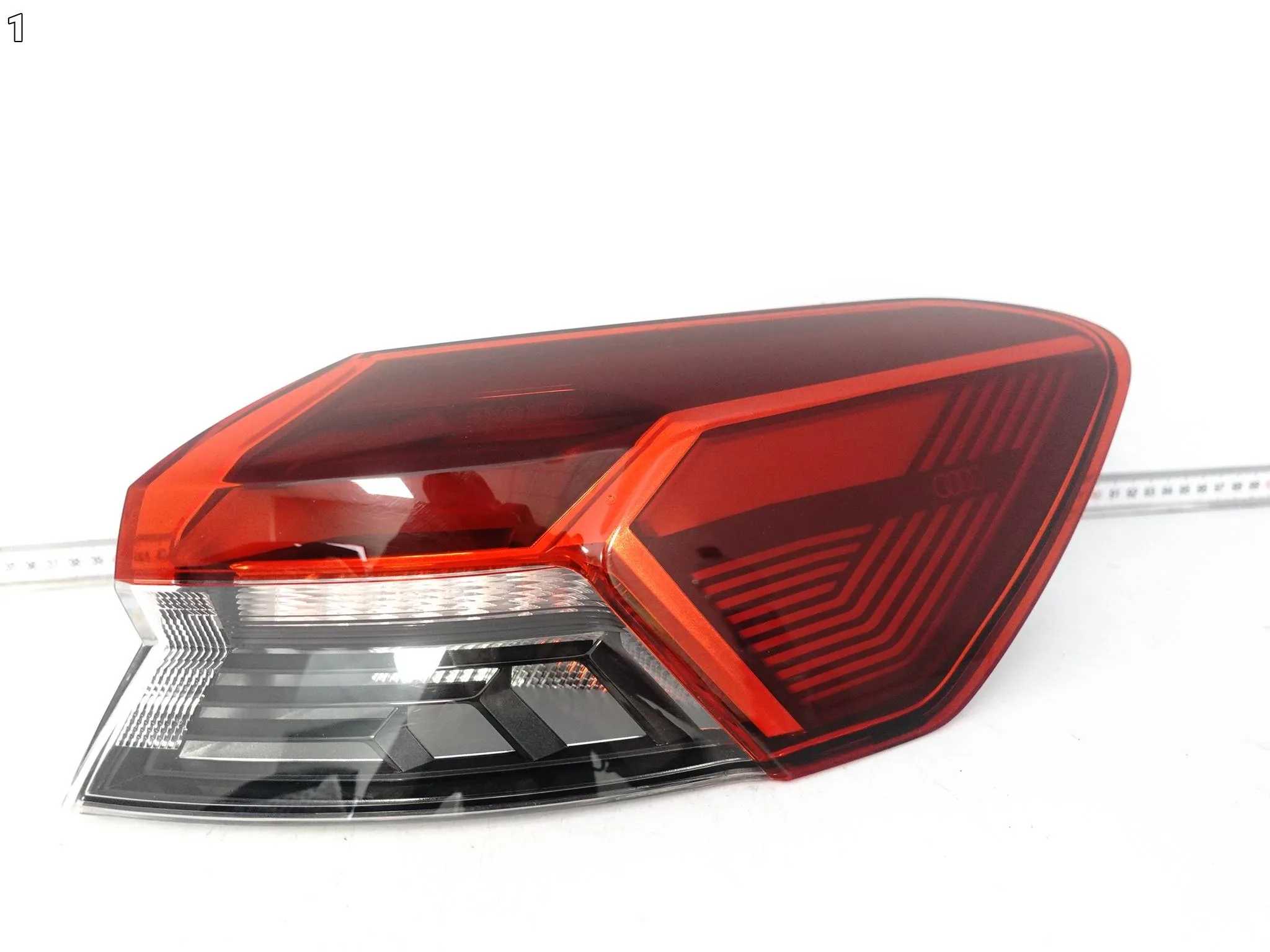 AUDI Q4 E-TRON SPORTBACK 89A 21- LAMPA LED HIGH W BŁOTNIK TYŁ PRAWA EUROPA 0eee86e0c7806a705133a1b423ddde9d