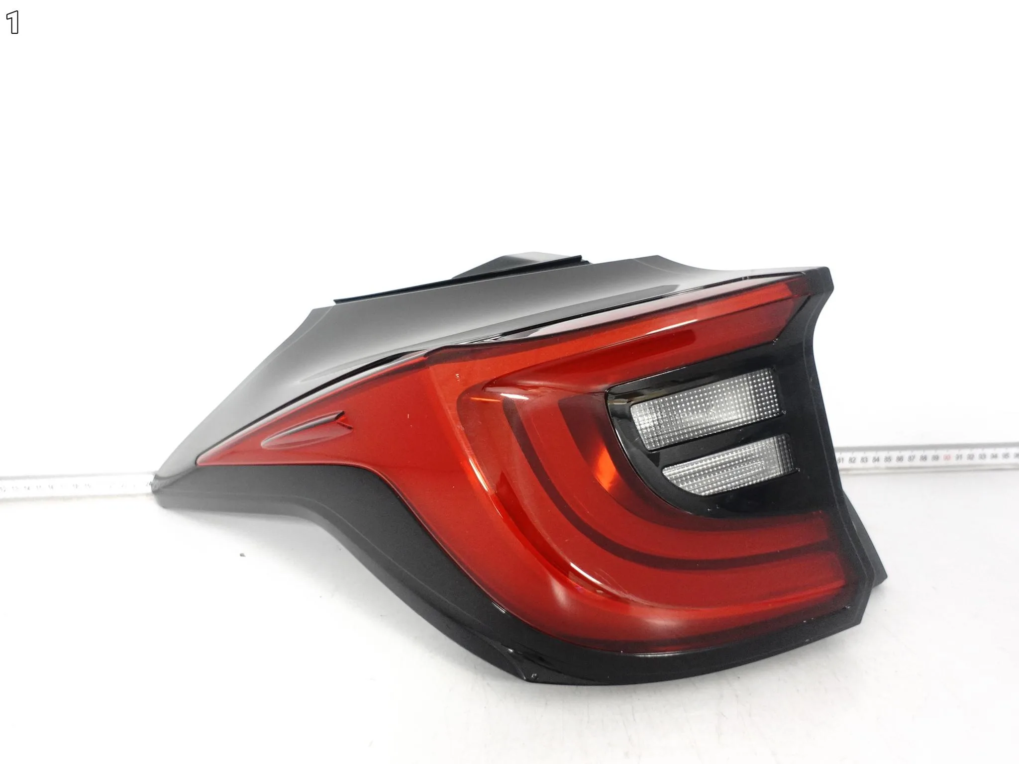 TOYOTA YARIS IV 4 XP210 20- LAMPA LED LEWA W BŁOTNIK TYŁ EUROPA 96bf06a4348c347f2ab3148547374efc