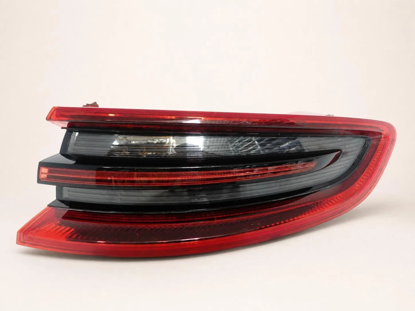 PORSCHE MACAN 95B 14-18 LAMPA LED W BŁOTNIK TYŁ PRAWA EUROPA 557215fd49f9e48fddc56749fcbc84b2