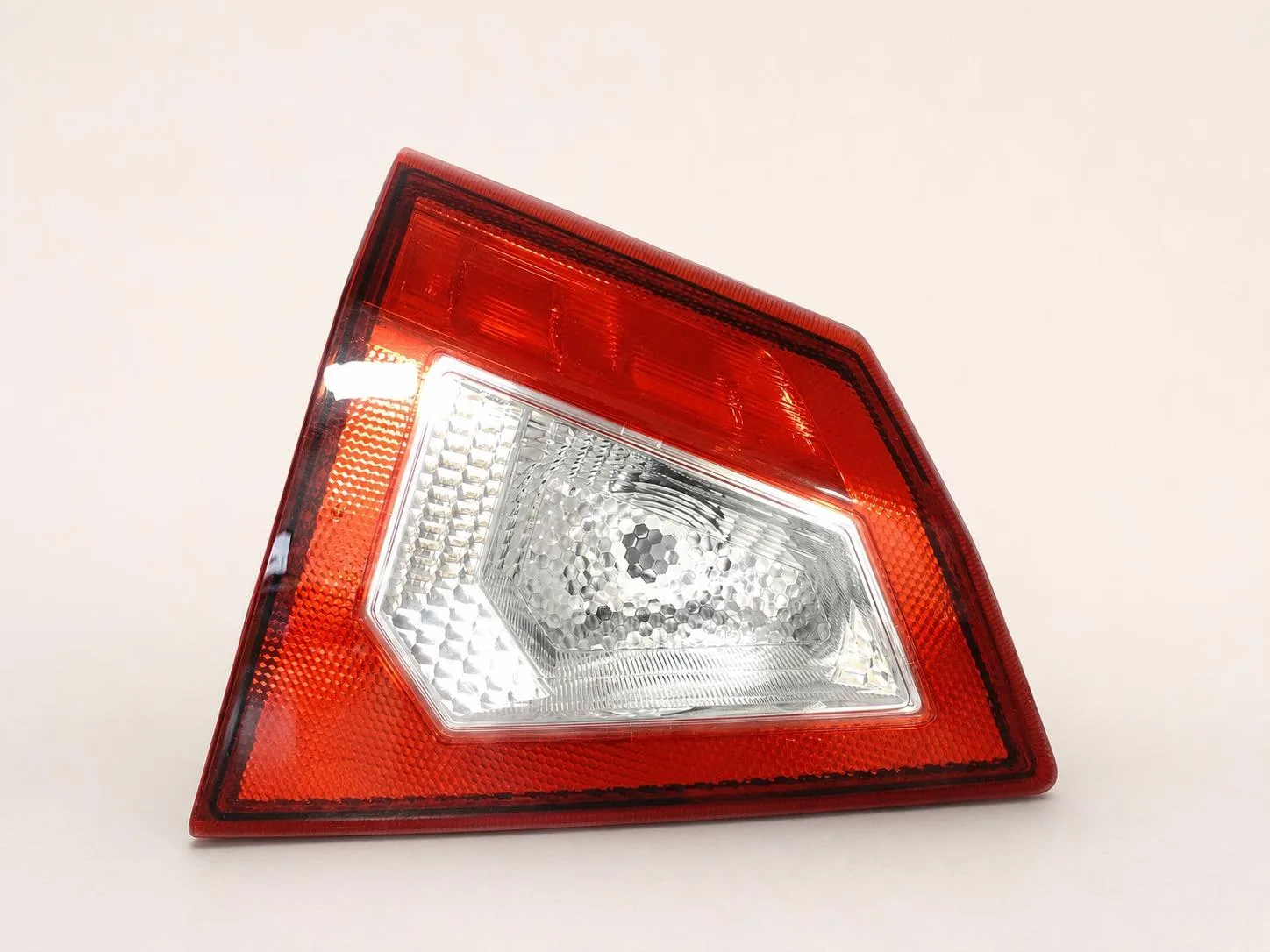 SUZUKI VITARA IV 4 III 3 LY 15-18 LAMPA W KLAPĘ LEWA TYŁ EUROPA 12bc9947f89d32bcf9564802817e763f