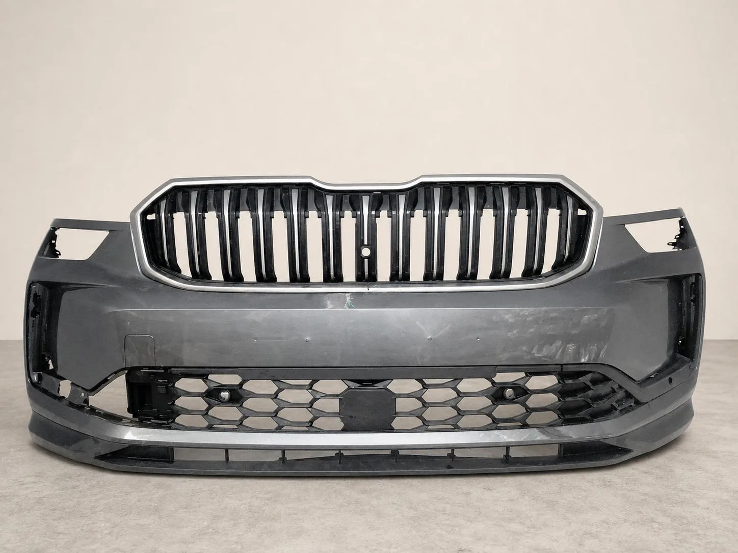 SKODA KODIAQ II 2 57H 24- ZDERZAK BUMPER GRILL SPOILER ATRAPA PRZÓD (PDC) c26025fdb1f857429f19a108dee67c8d