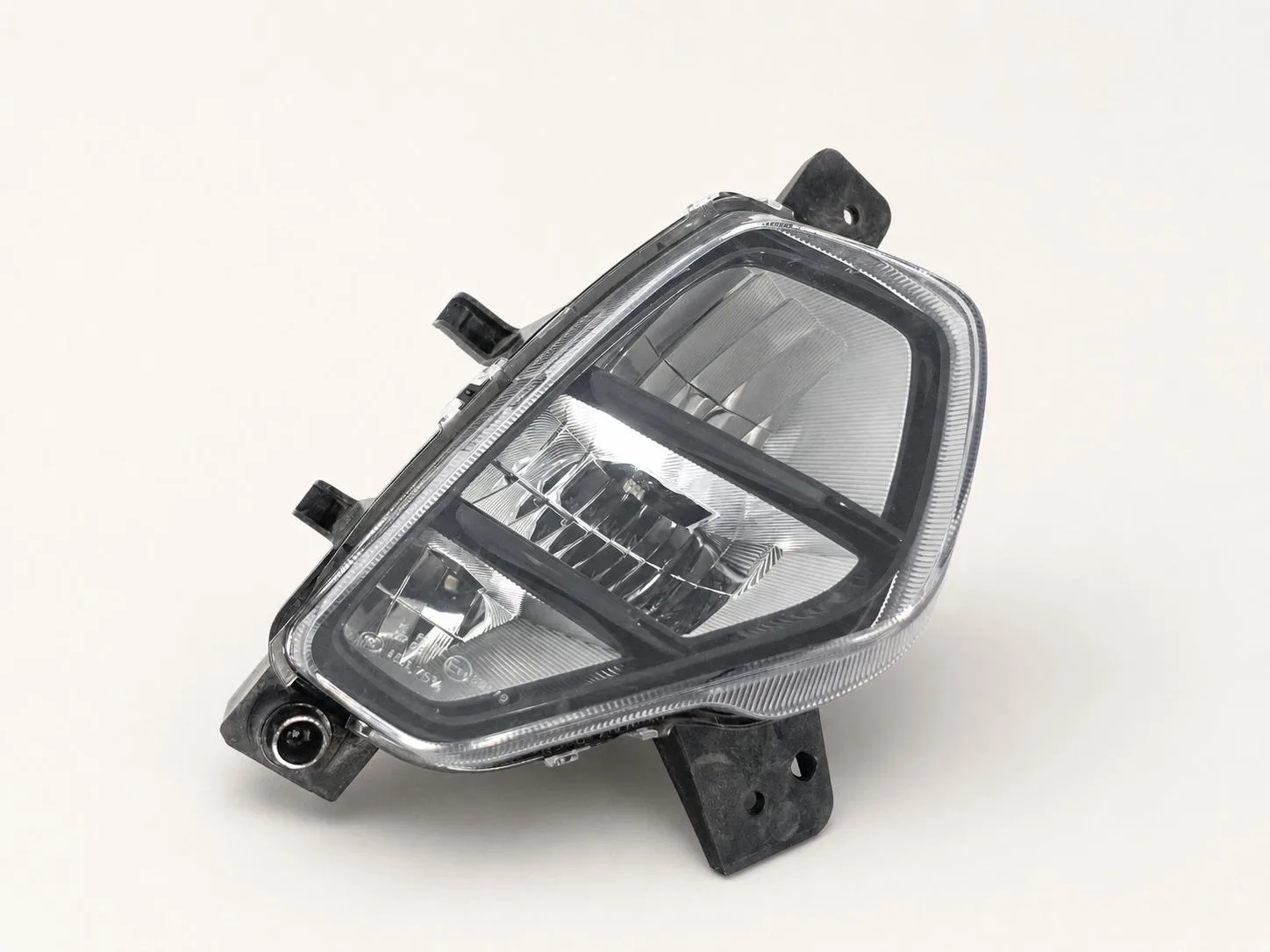 VW TAIGO 2G7 21- LAMPA HALOGEN LED DRL PRAWY W ZDERZAK PRZÓD 43141ee97e3c5baeff006dd531fa35a3